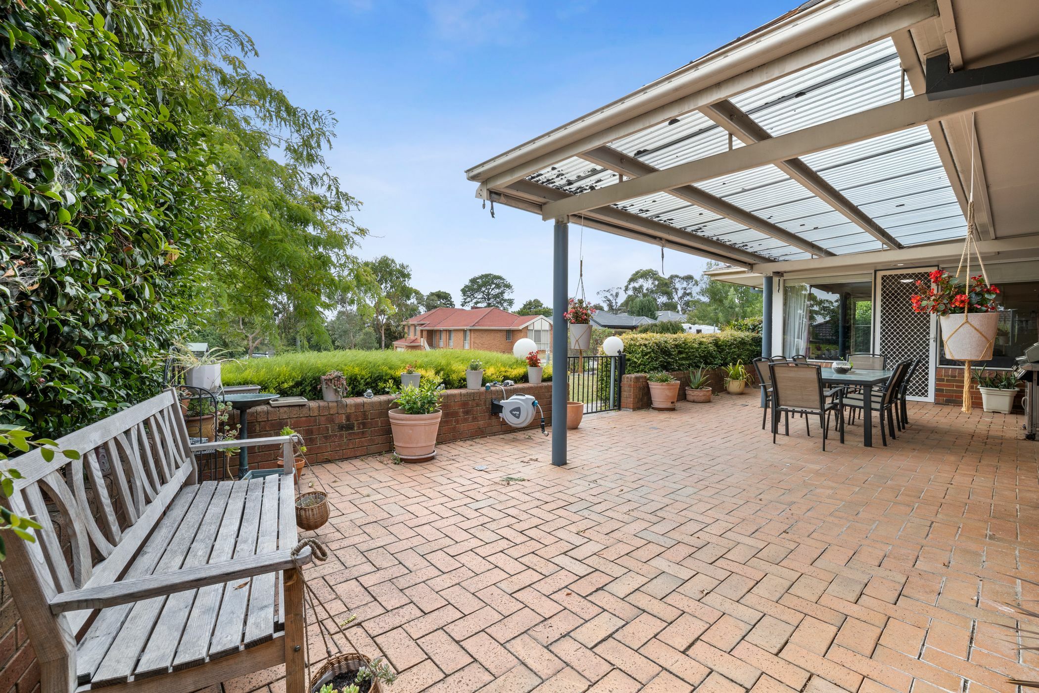 Welcoming home set in beautiful Warranwood. — Home image 12