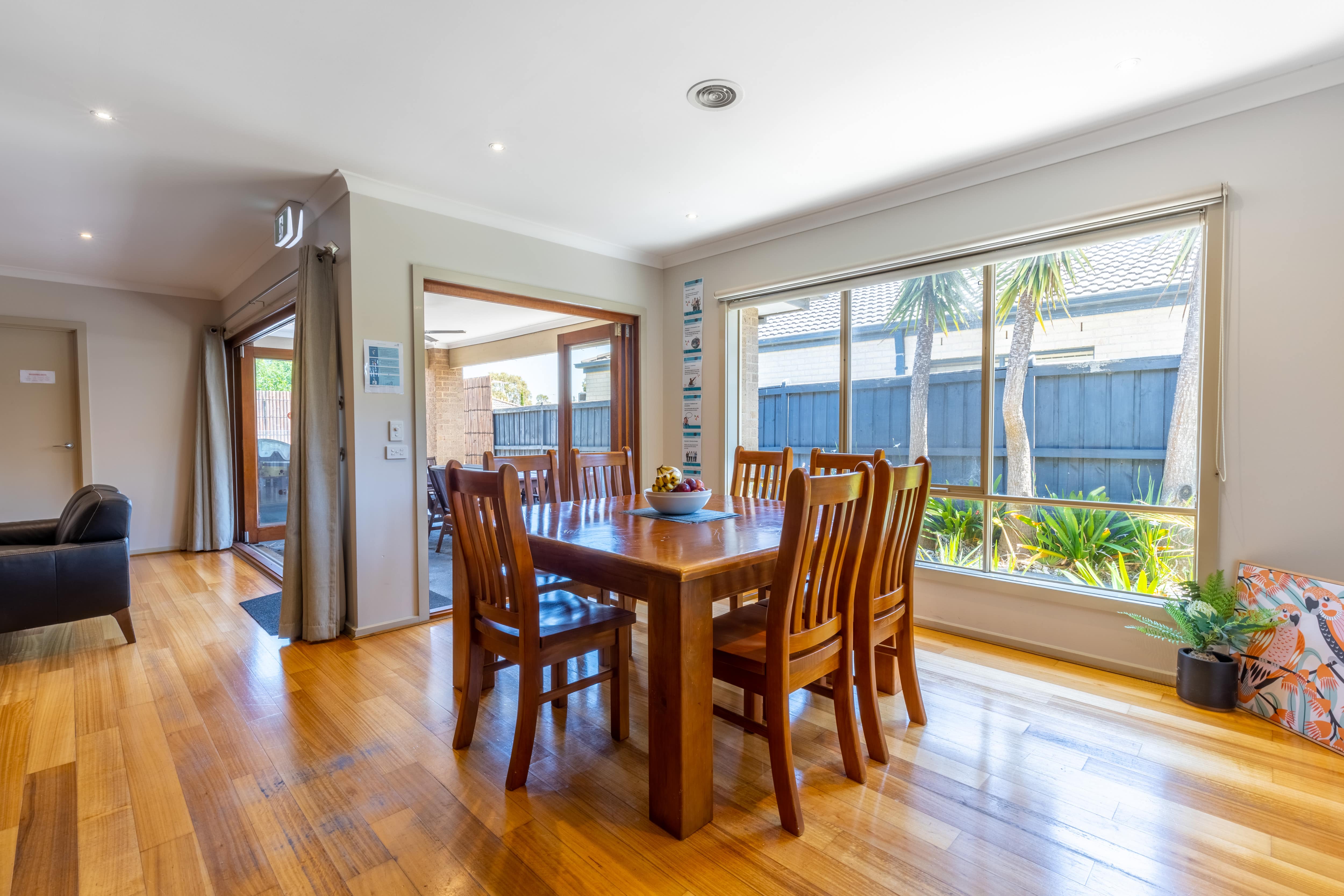 Lyndhurst Oasis: Spacious Living, Shared & Ensuite Bathrooms, Pool & Gardens — Home image 8
