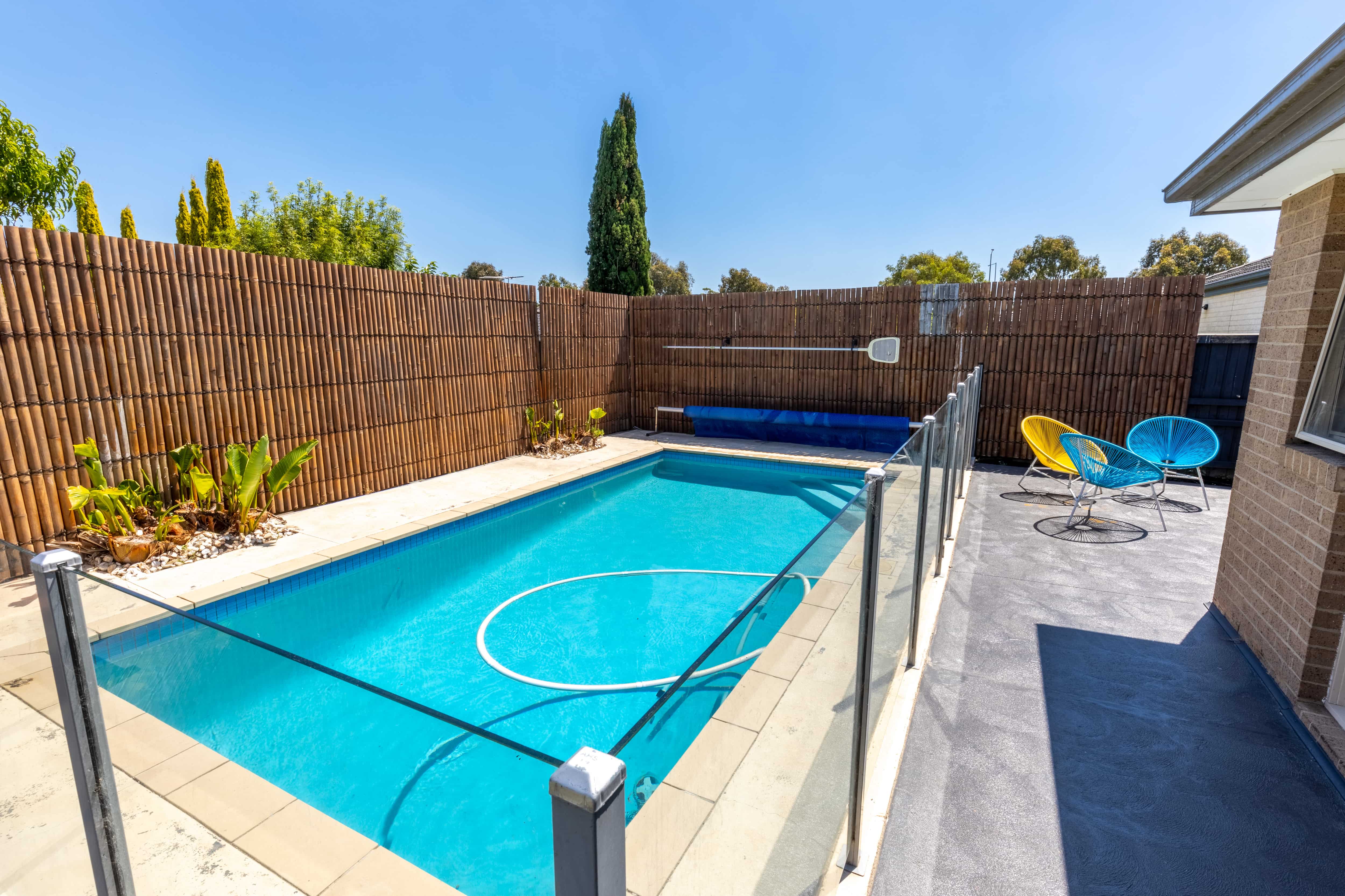 Lyndhurst Oasis: Spacious Living, Shared & Ensuite Bathrooms, Pool & Gardens — Home image 9