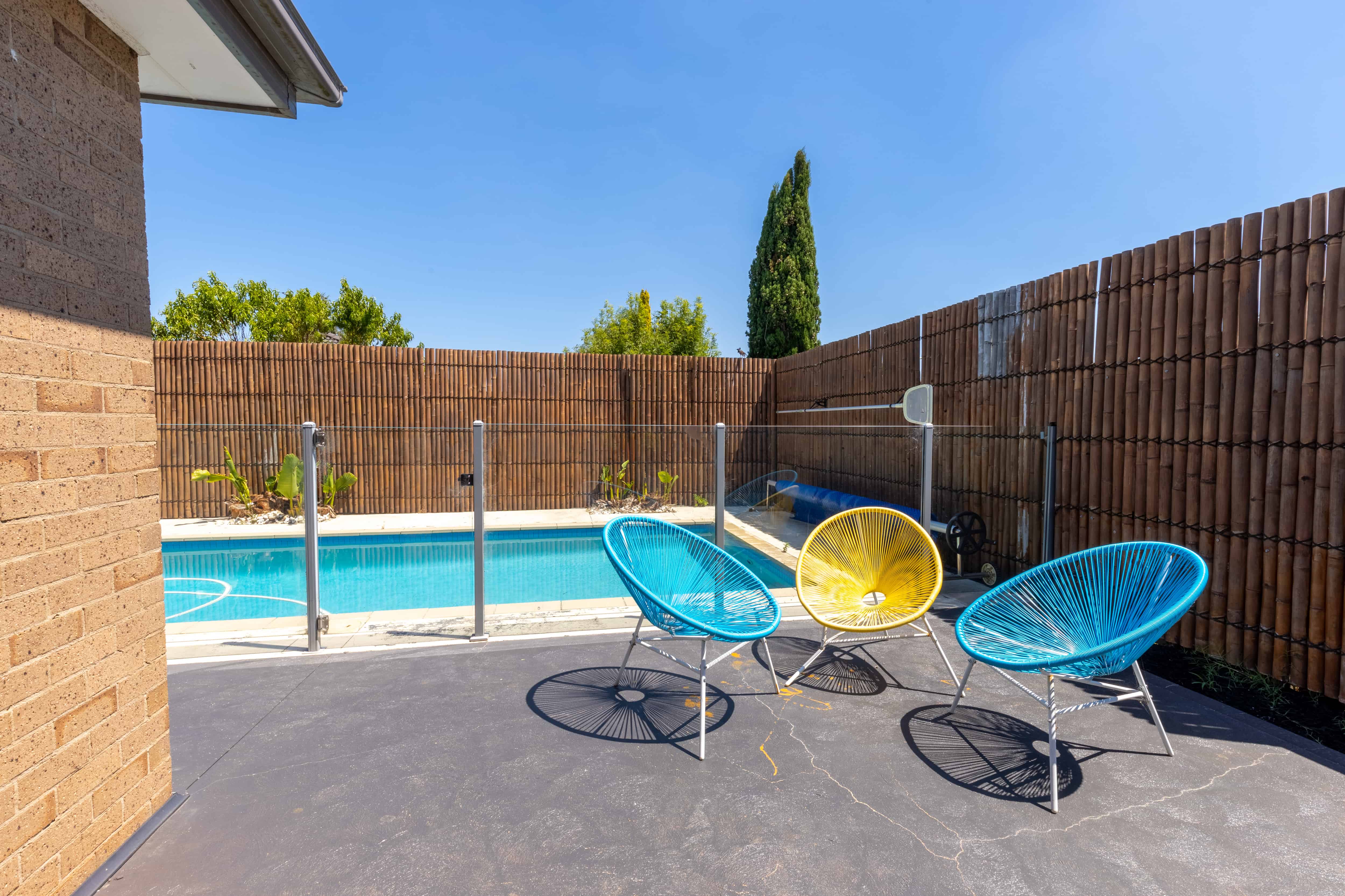 Lyndhurst Oasis: Spacious Living, Shared & Ensuite Bathrooms, Pool & Gardens — Home image 12