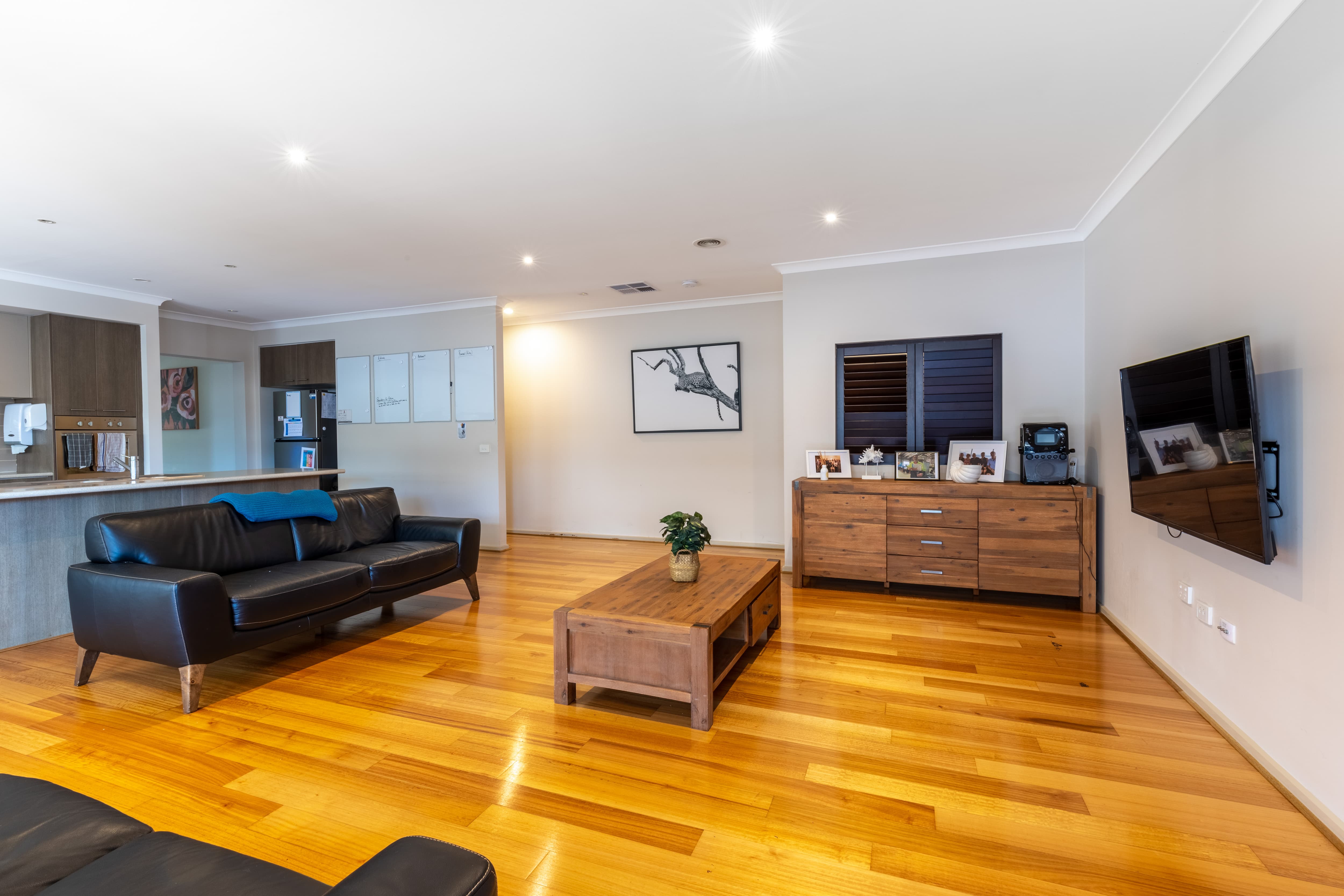 Lyndhurst Oasis: Spacious Living, Shared & Ensuite Bathrooms, Pool & Gardens — Home image 13