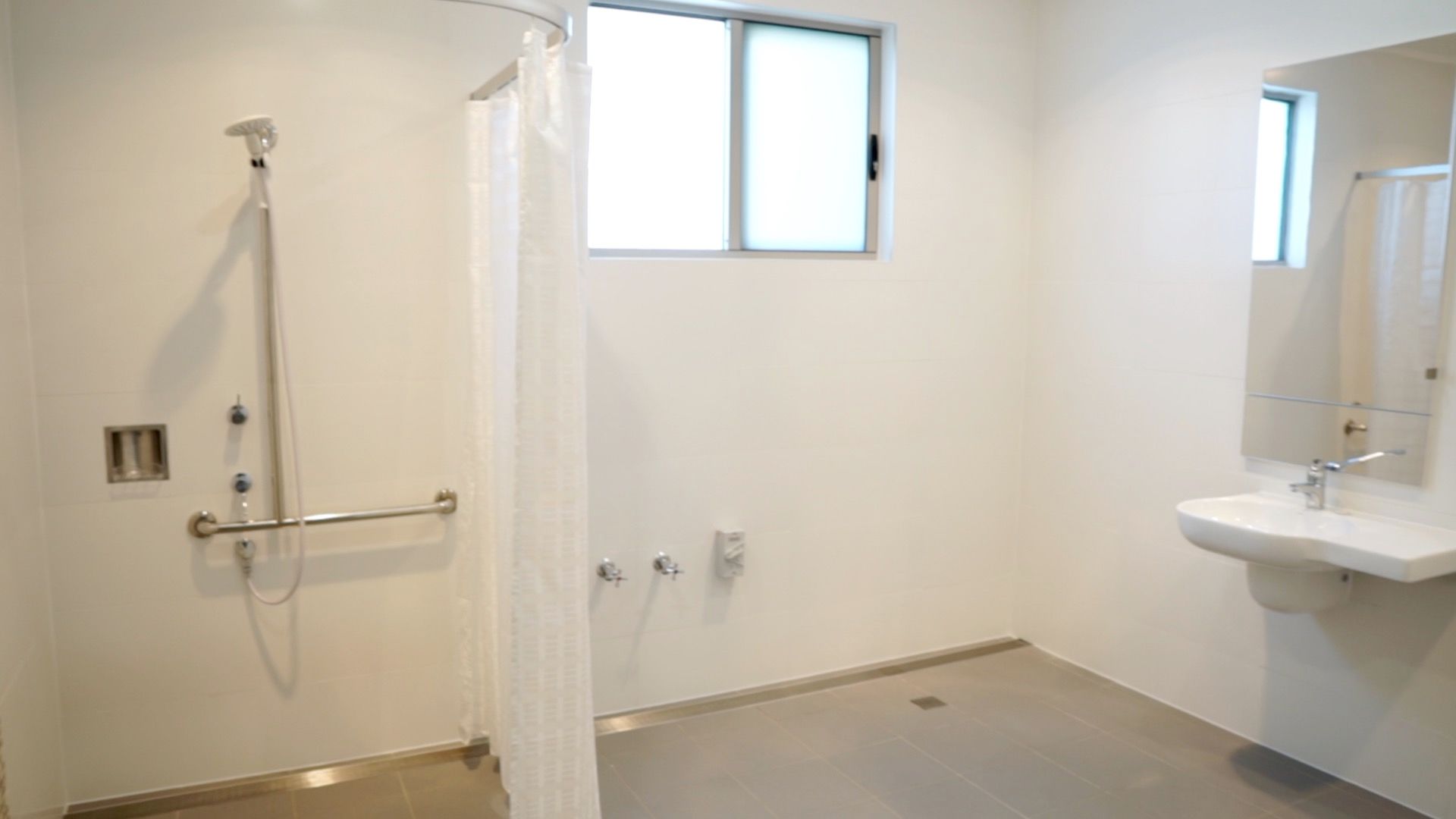 Wyong - shared 3-bedroom house and 2-bedroom unit — Home image 4