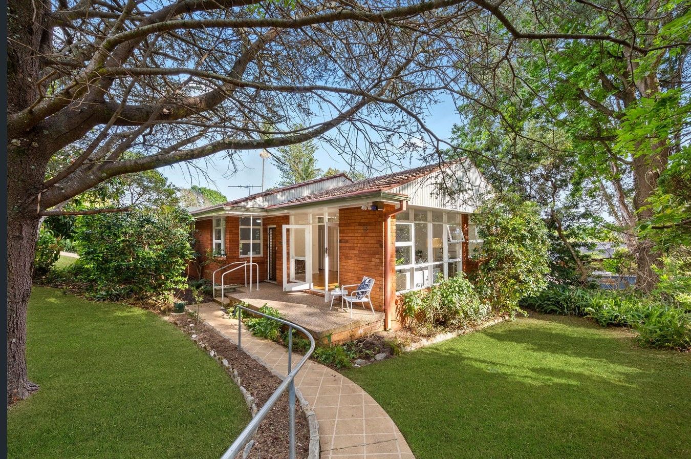 Pretty Home Conveniently Located Near Frenchs Forest Northern Beaches Hospital and Shopping Centre — Home image 3