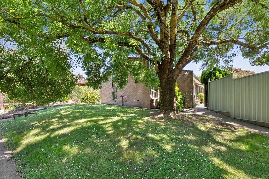Family home feels await you in the Mt Dandenong foothills — Home image 3
