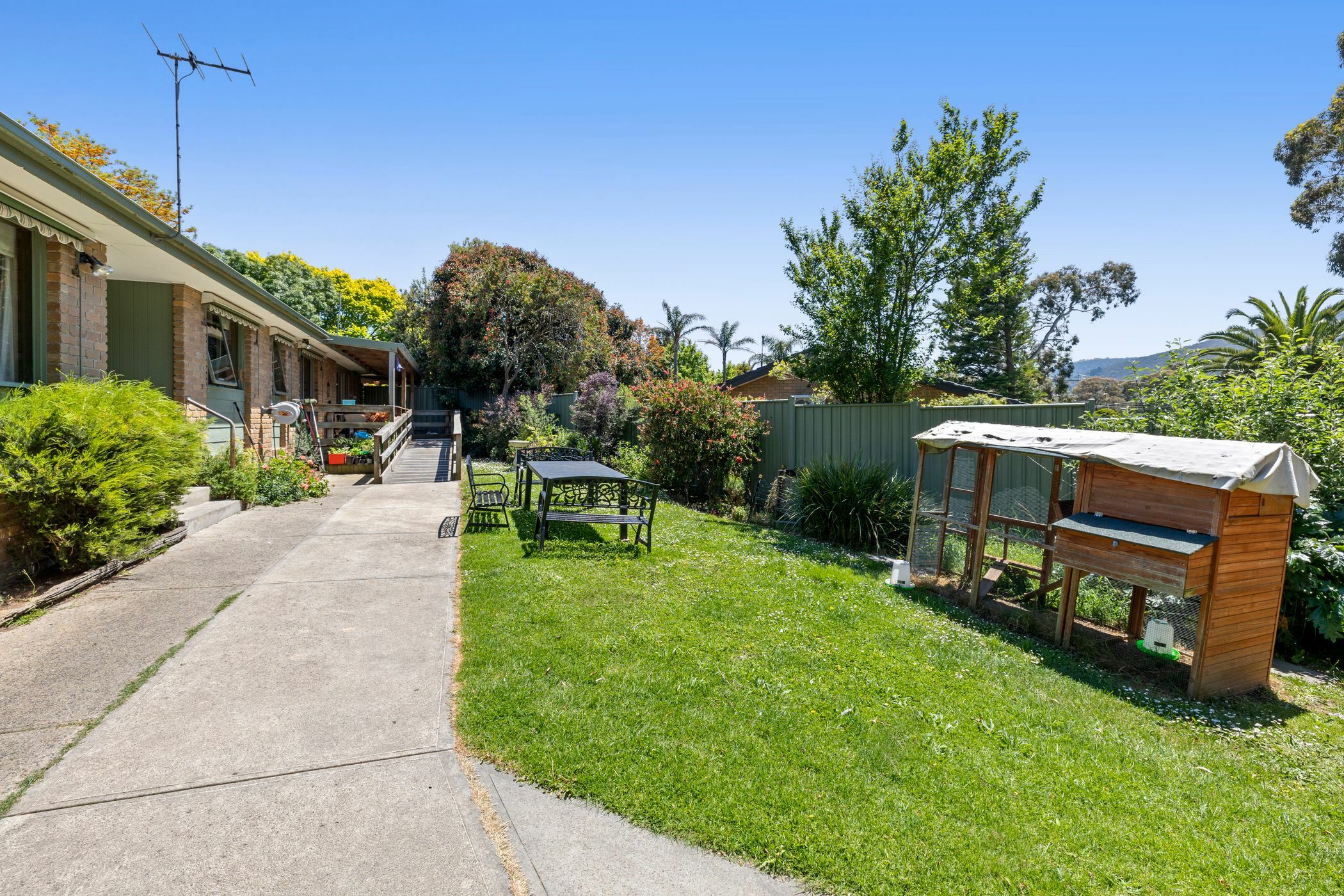 Family home feels await you in the Mt Dandenong foothills — Home image 6