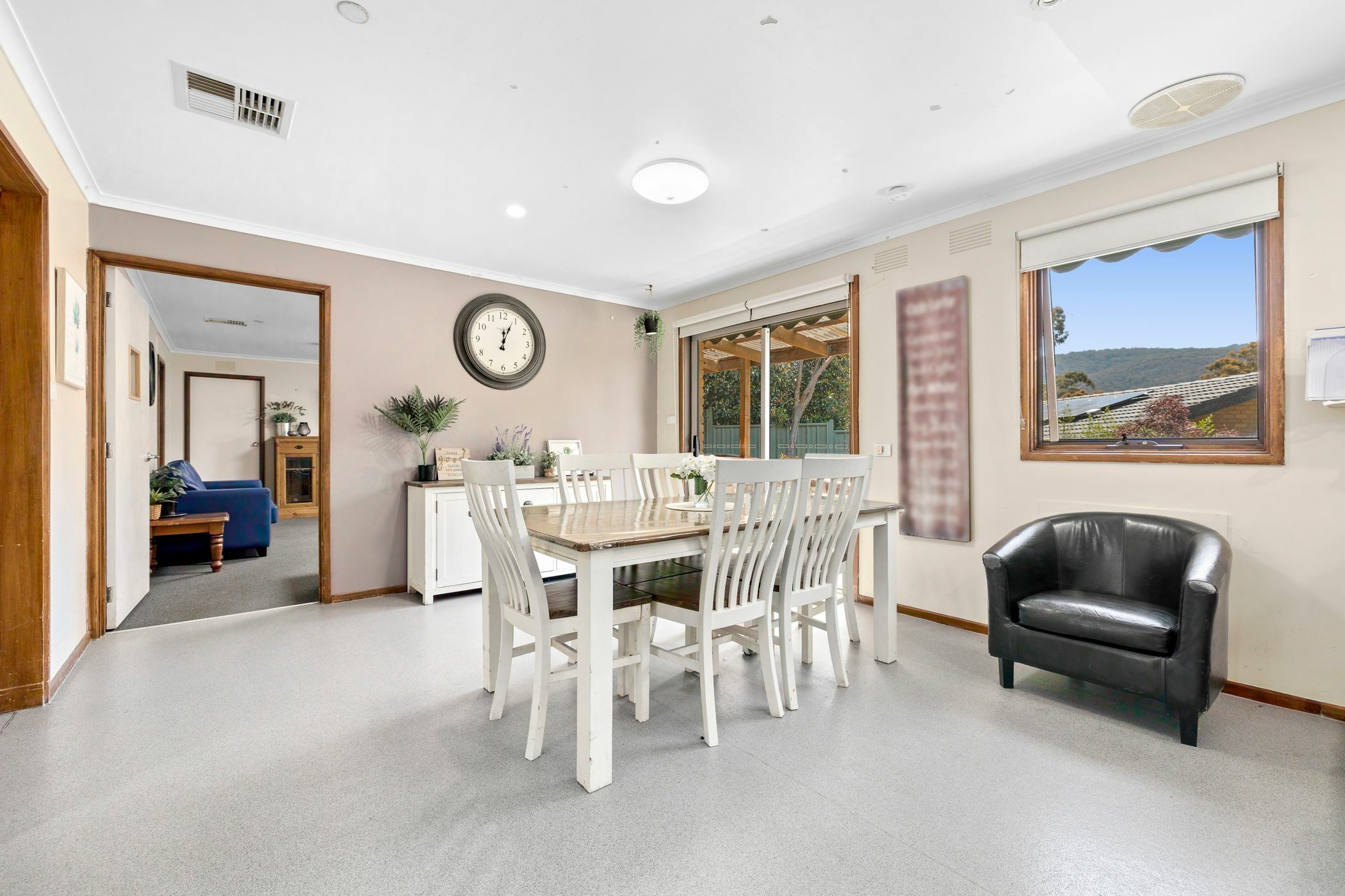 Family home feels await you in the Mt Dandenong foothills — Home image 11