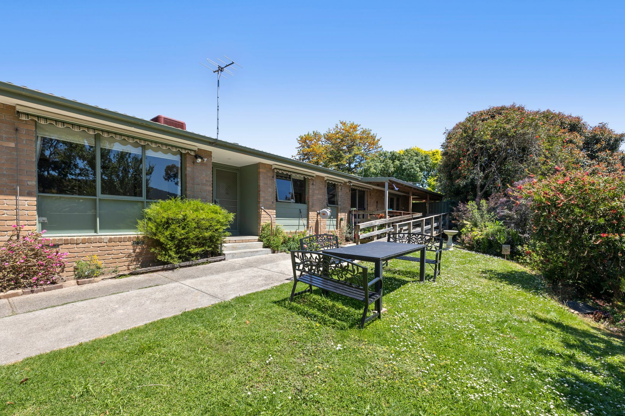 Family home feels await you in the Mt Dandenong foothills — Home image 12