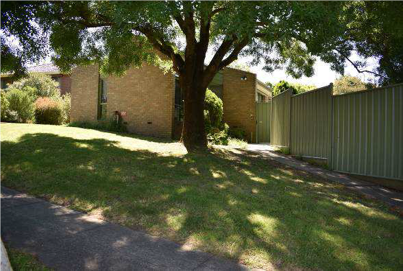 Family home feels await you in the Mt Dandenong foothills — Home image 3