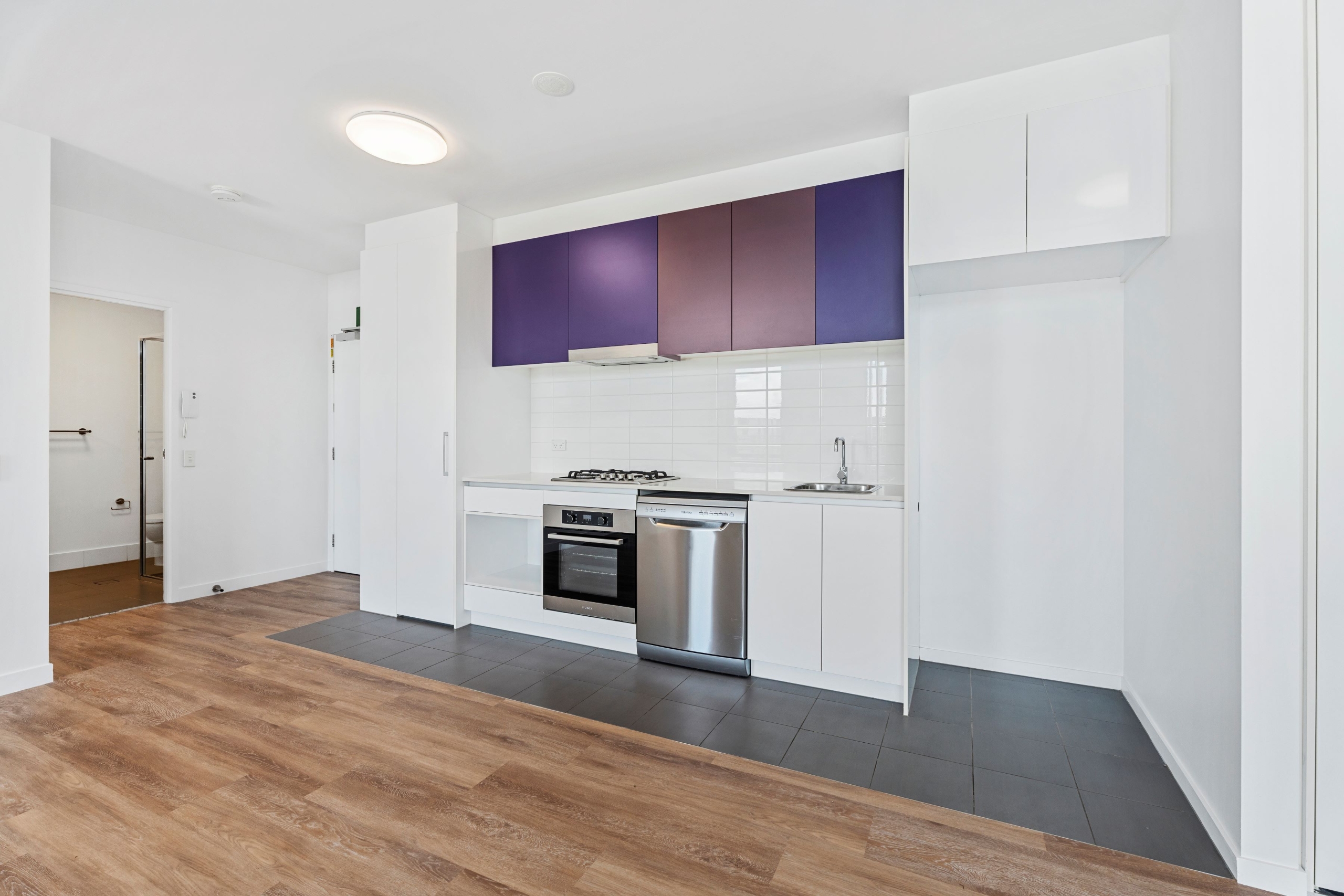 SOUTHPORT, GOLD COAST QLD – IMPROVED LIVEABILITY APARTMENT — Home image 4