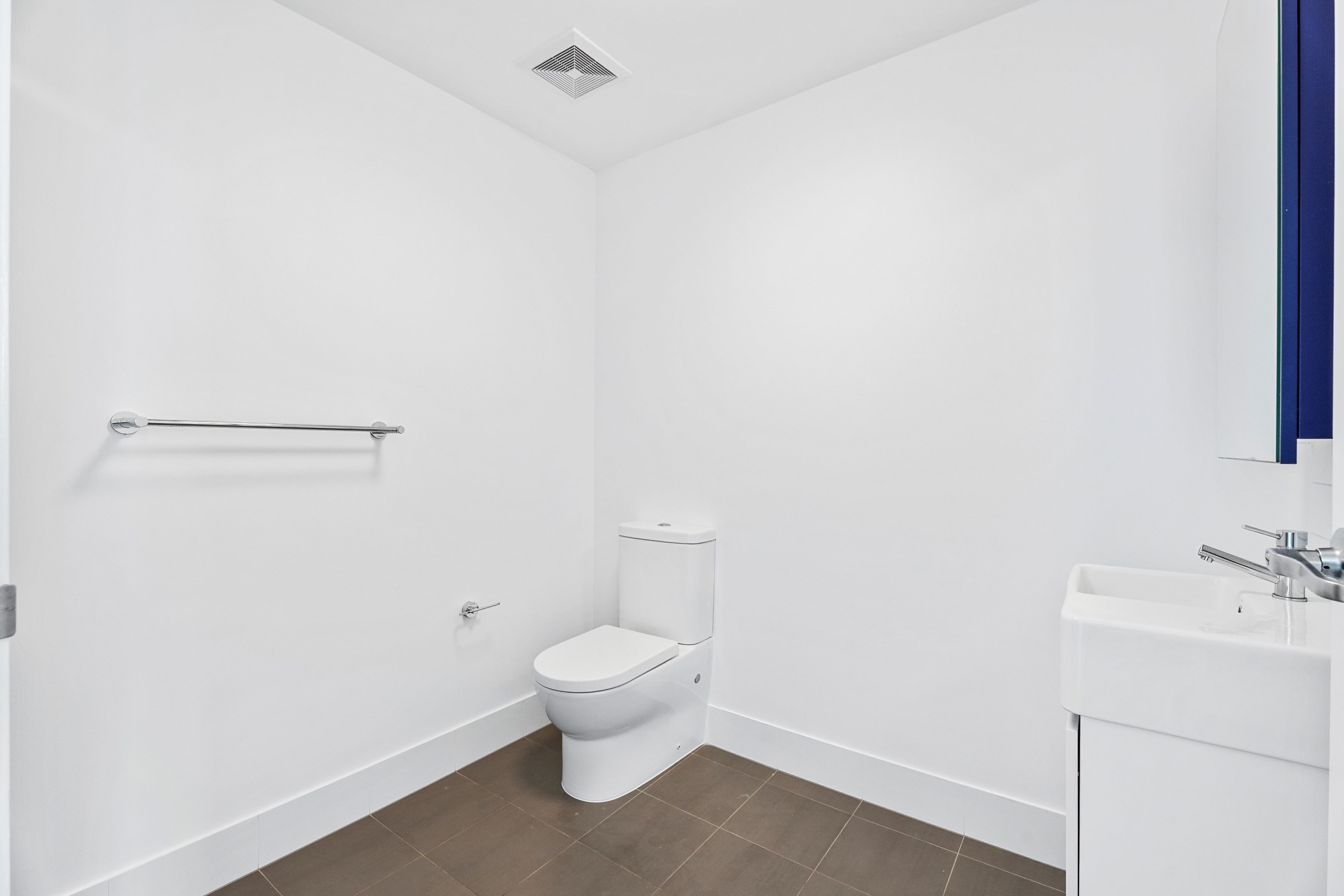 SOUTHPORT, GOLD COAST QLD – IMPROVED LIVEABILITY APARTMENT — Home image 8