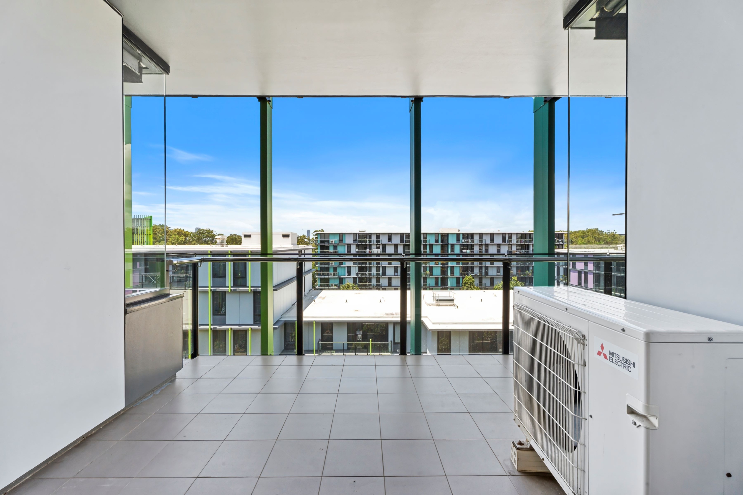 SOUTHPORT, GOLD COAST QLD – IMPROVED LIVEABILITY APARTMENT — Home image 9