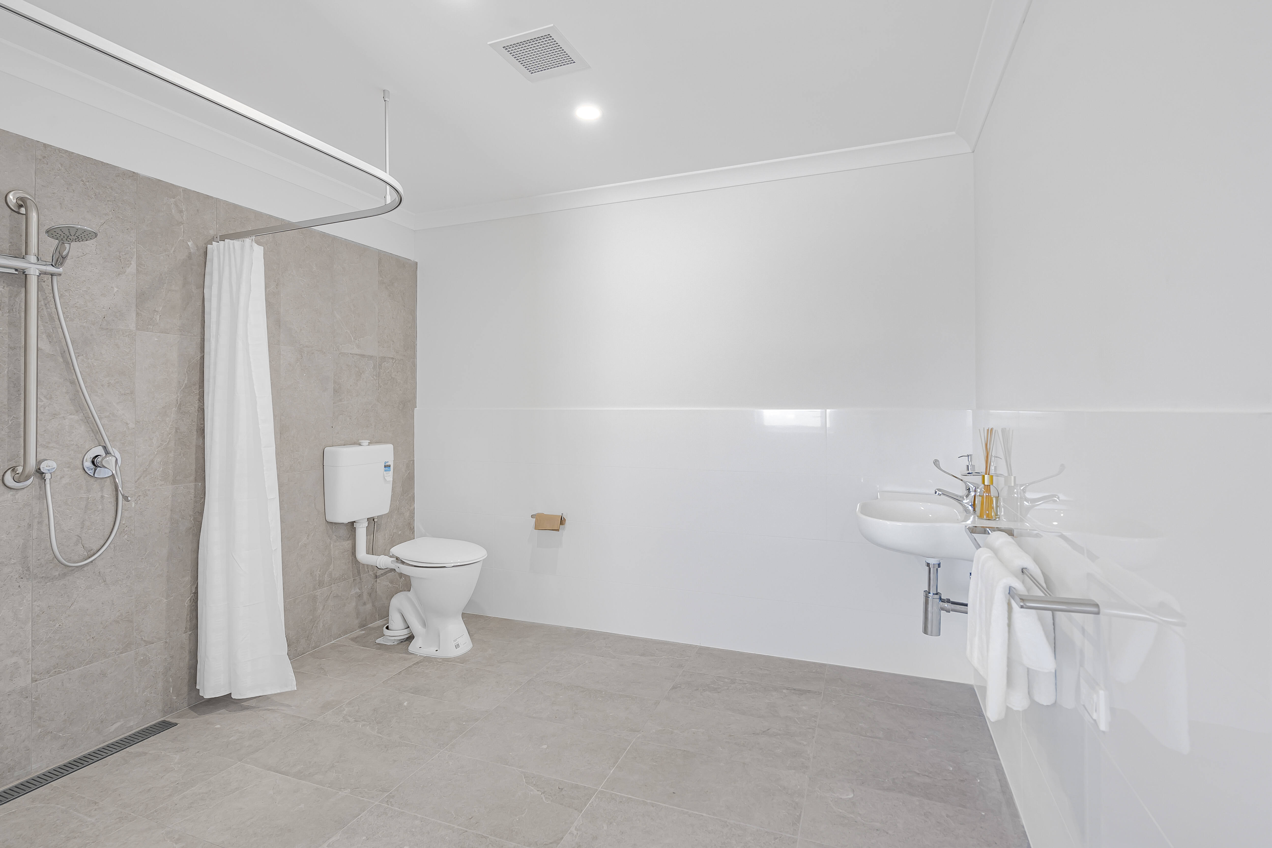 Luxury HPS Apartment in the Heart of Mirrabooka - AVAILABLE NOW — Home image 3