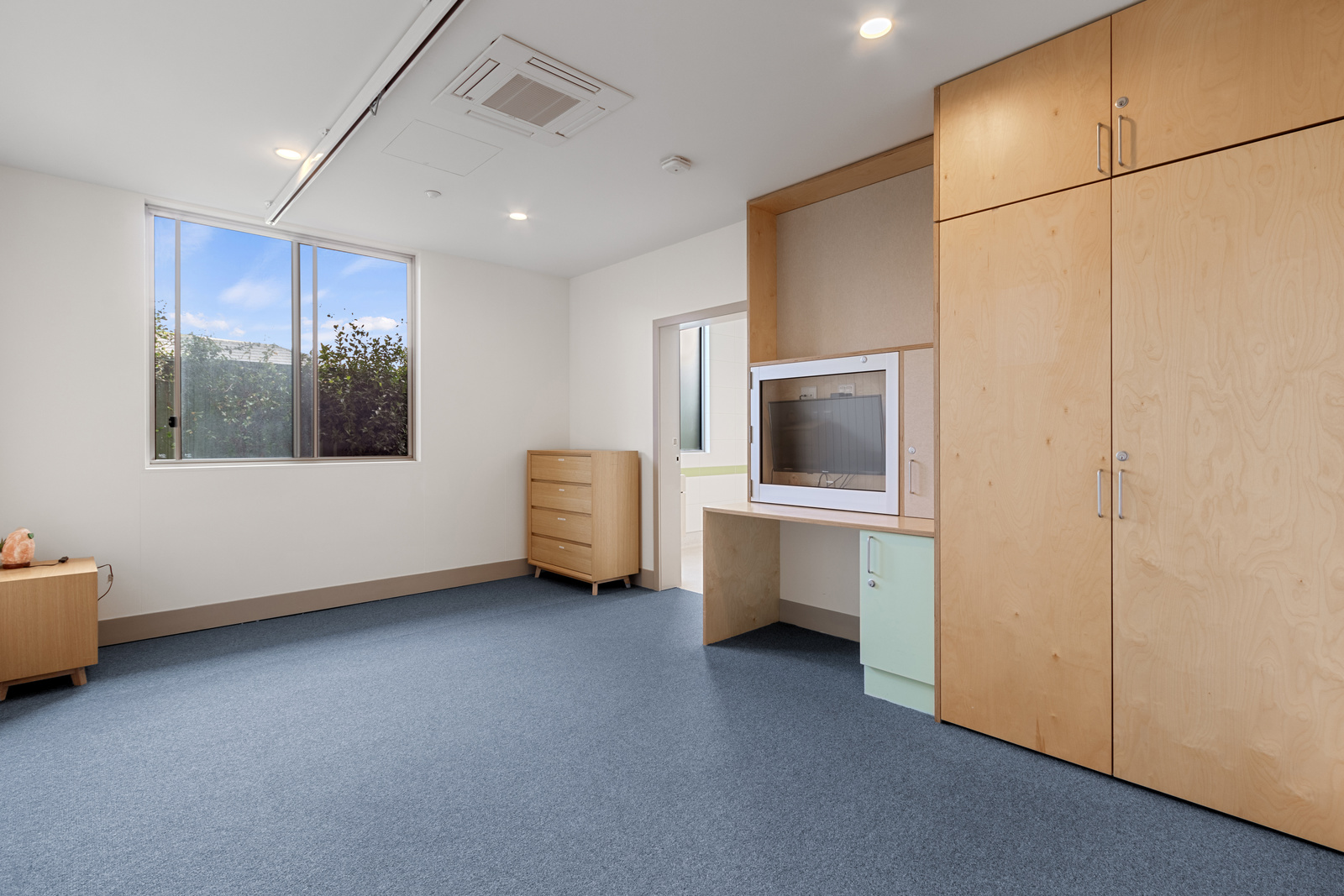 Beautiful, architecturally designed home built for fun in Ivanhoe — Home image 10