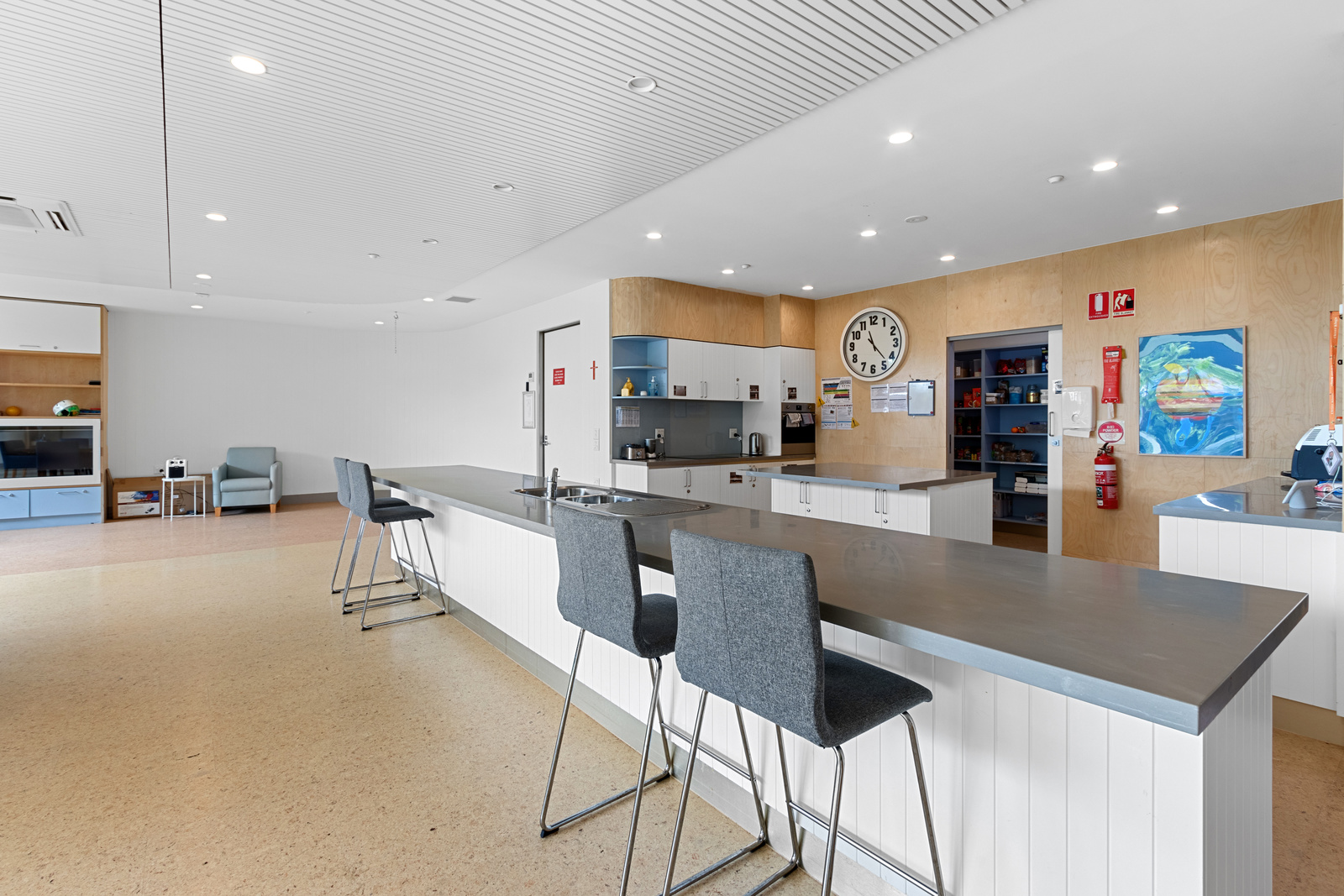 Beautiful, architecturally designed home built for fun in Ivanhoe — Home image 3