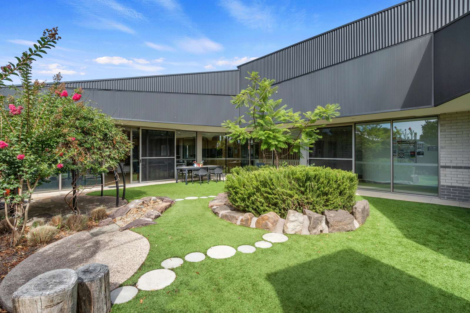 Beautiful, architecturally designed home built for fun in Ivanhoe — Home image 5