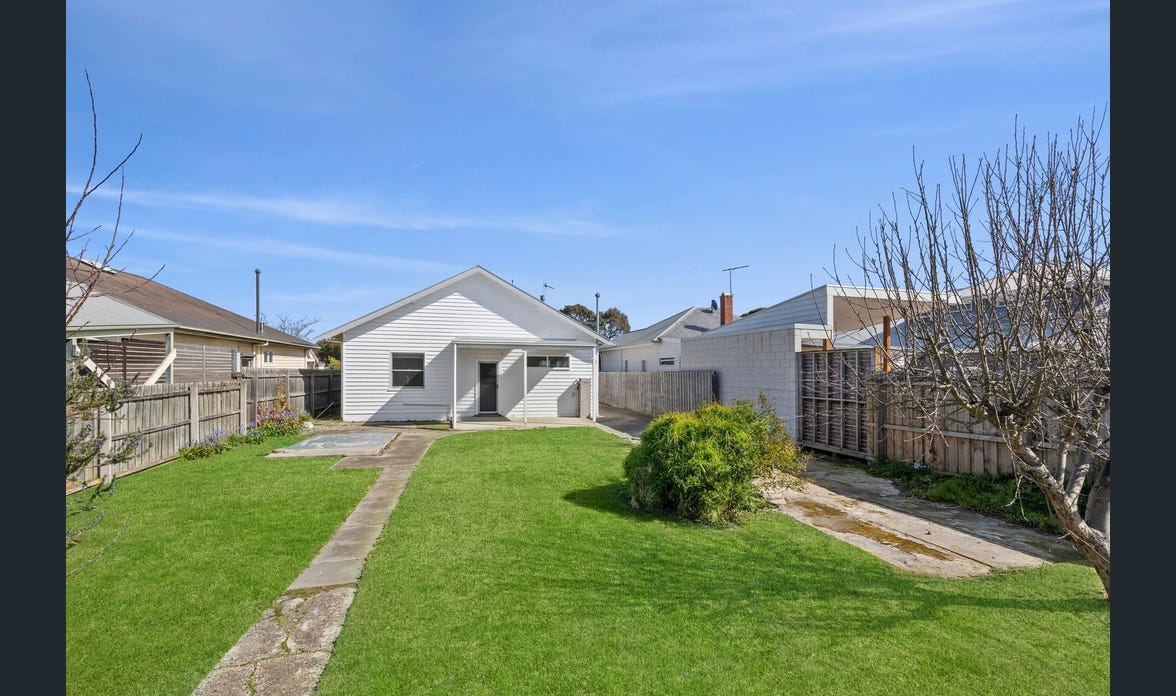 Accessible SIL Accommodation with Three Vacant Rooms in Belmont — Home image 11