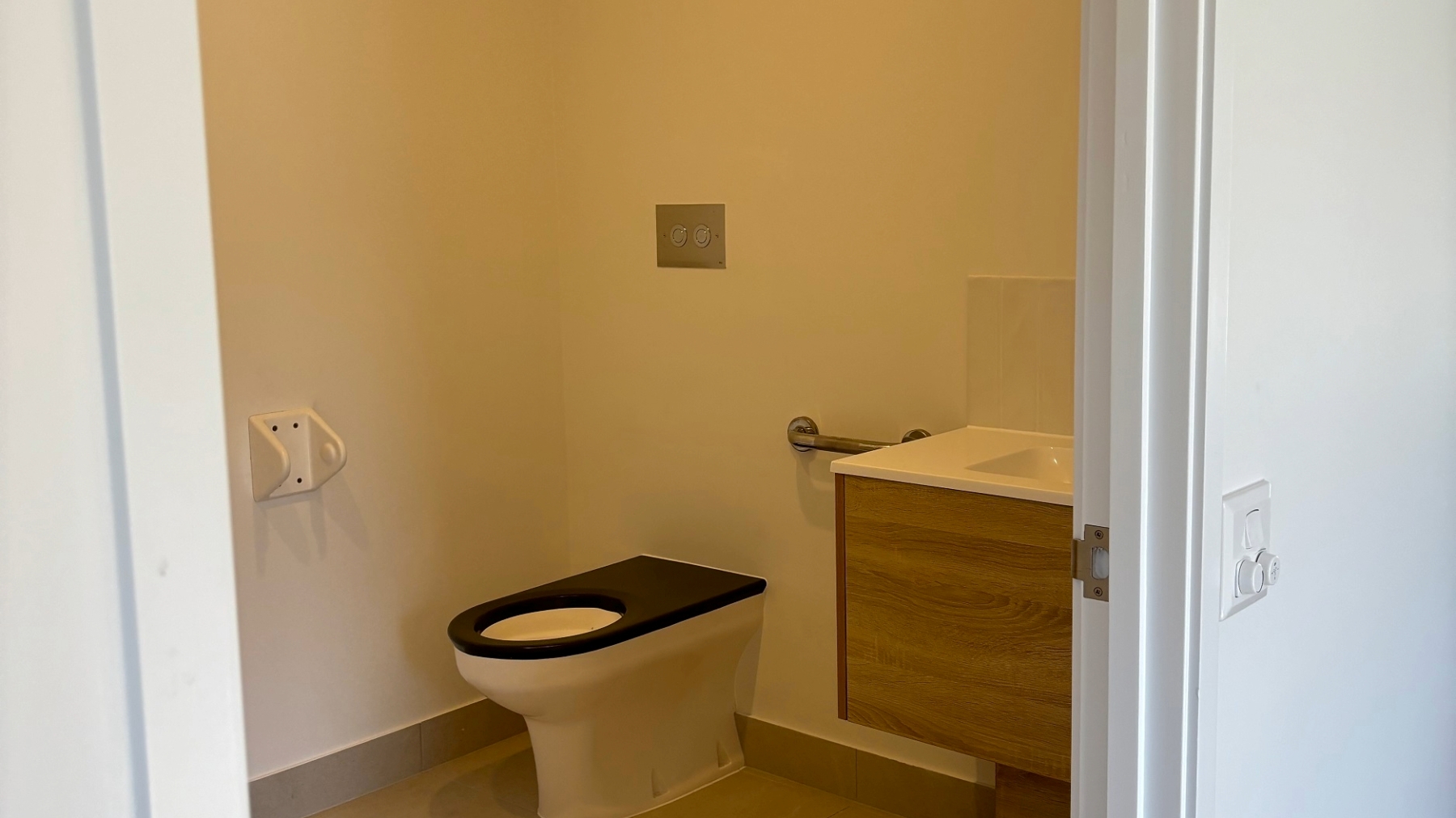 SDA Robust 1 Bedroom Villa plus OOA Currajong, Qld 253 — Home image 6