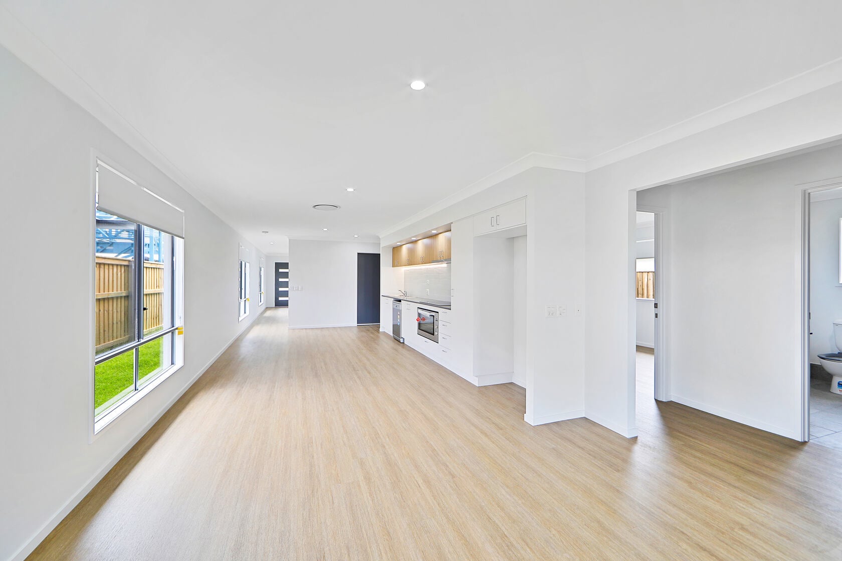 13 Woodswallow Avenue, Point Vernon QLD 4655 — Home image 3