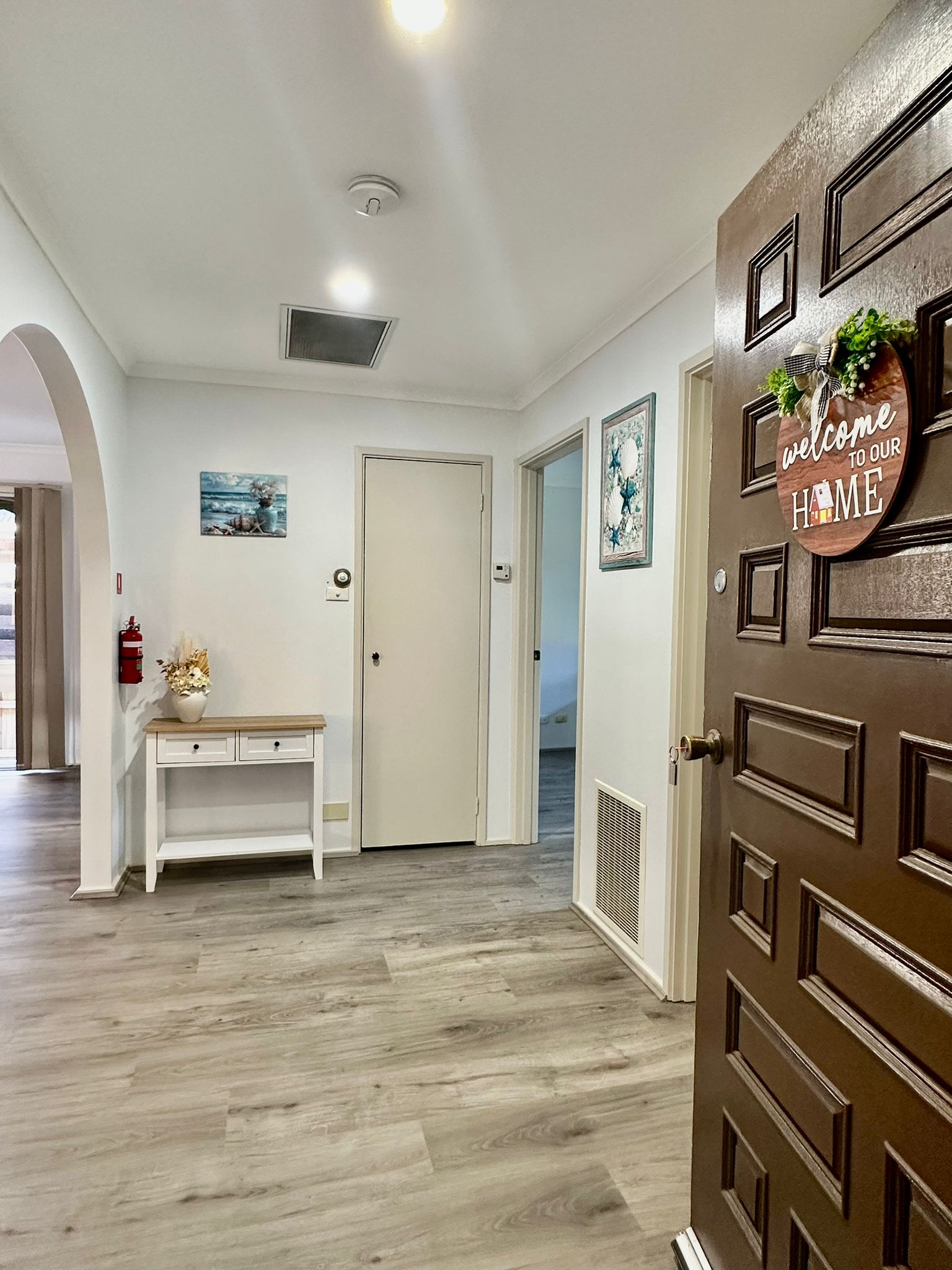 Fully accessible 4 bedroom house -5 mins walk to Westfield Knox Shopping Centre — Home image 2
