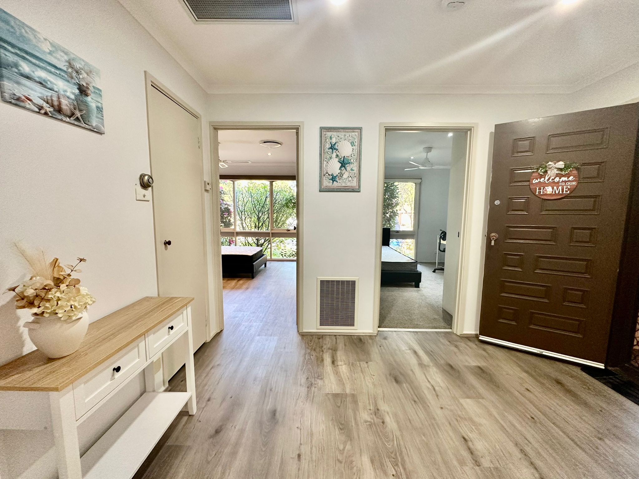 Fully accessible 4 bedroom house -5 mins walk to Westfield Knox Shopping Centre — Home image 3