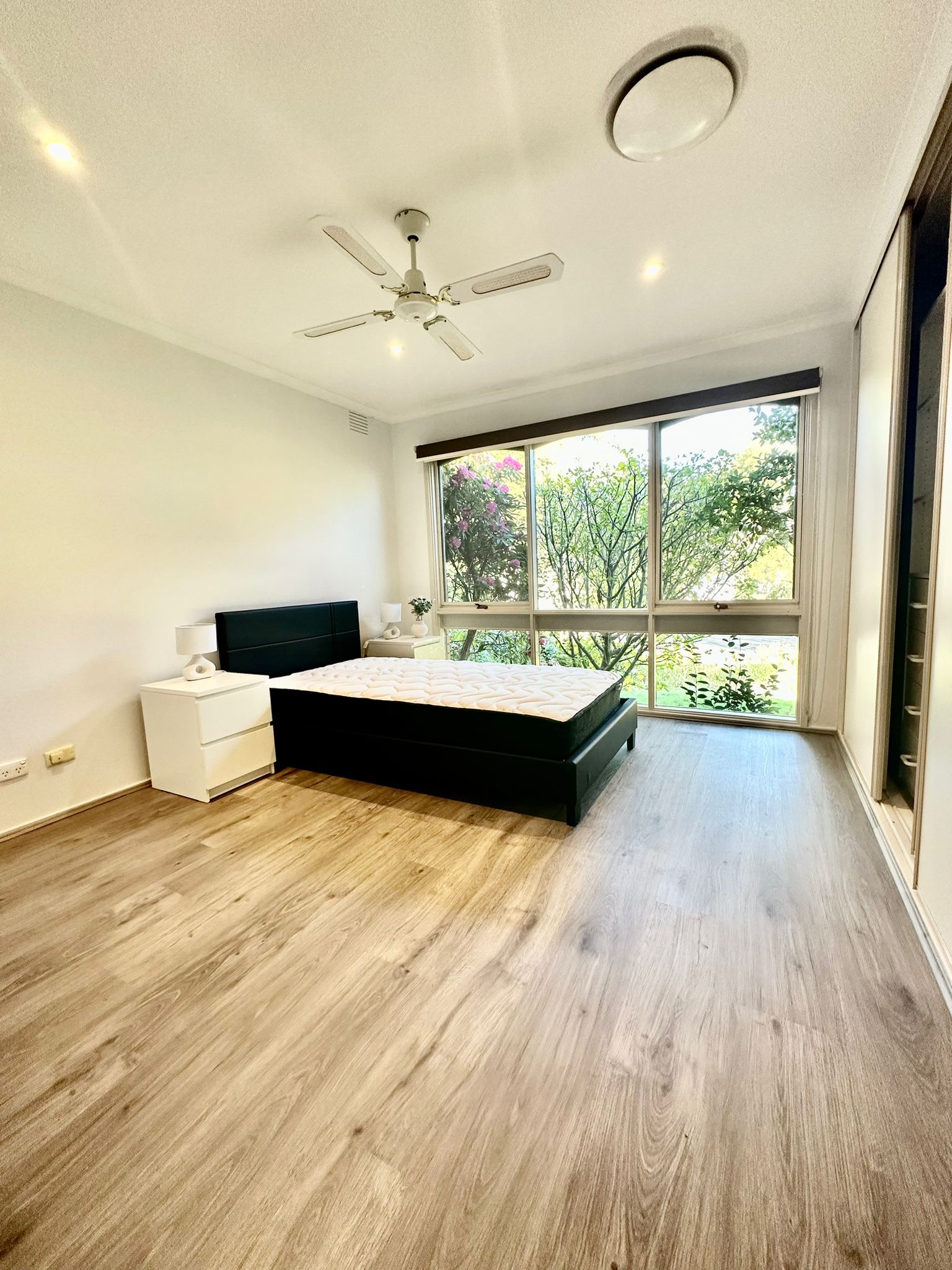 Fully accessible 4 bedroom house -5 mins walk to Westfield Knox Shopping Centre — Home image 4