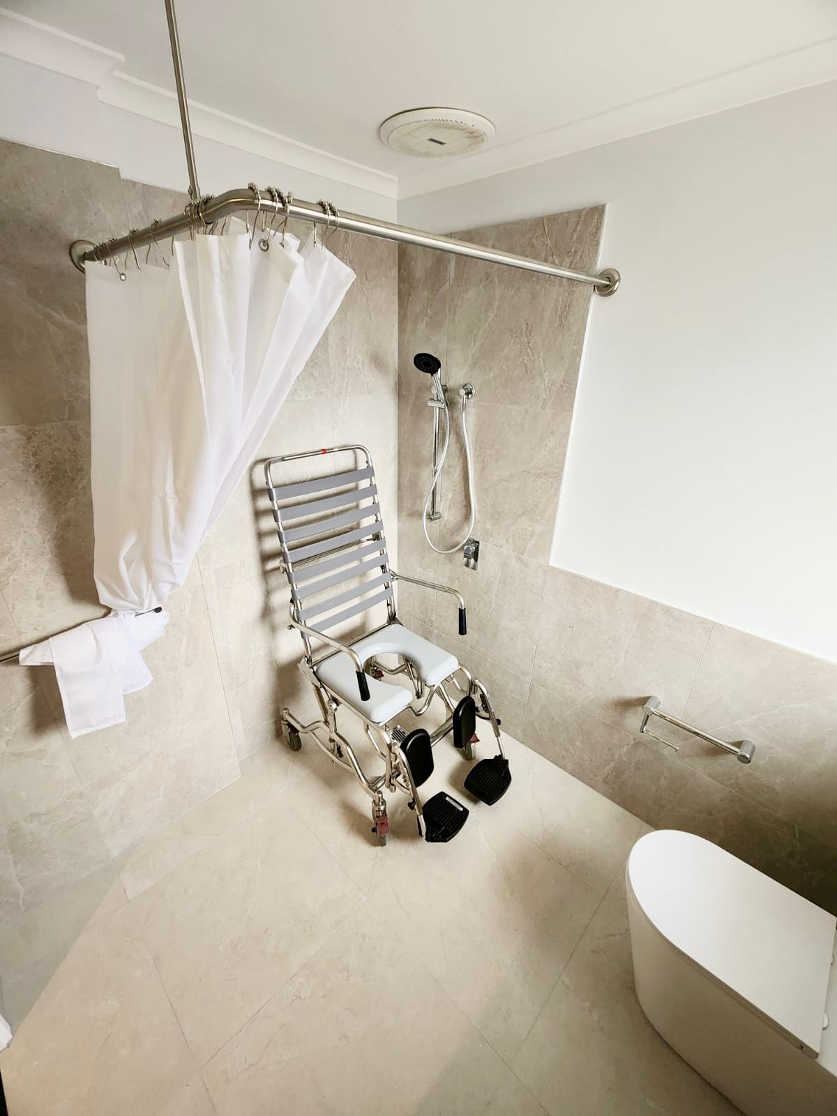 Fully accessible 4 bedroom house -5 mins walk to Westfield Knox Shopping Centre — Home image 6