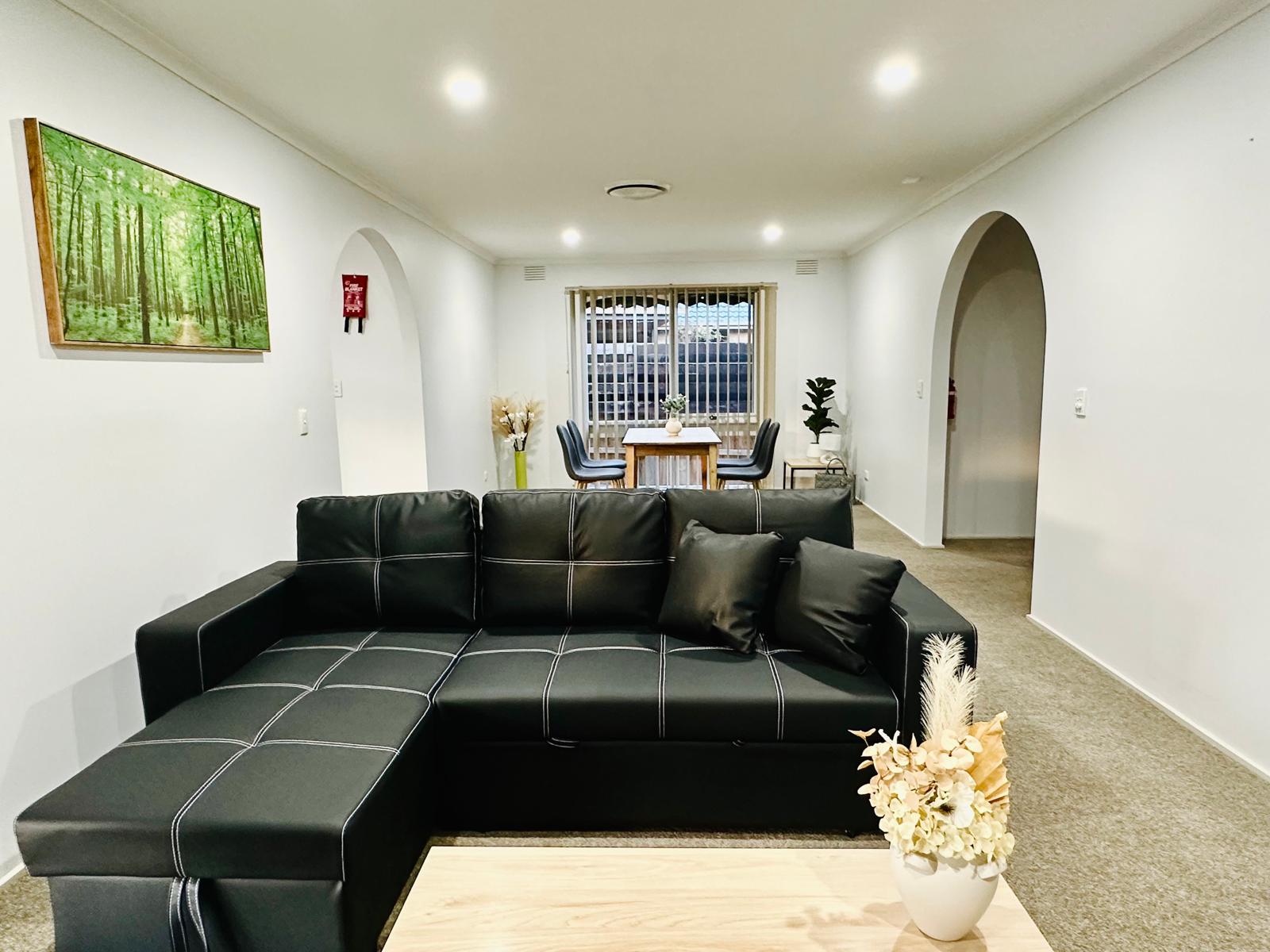Fully accessible 4 bedroom house -5 mins walk to Westfield Knox Shopping Centre — Home image 9