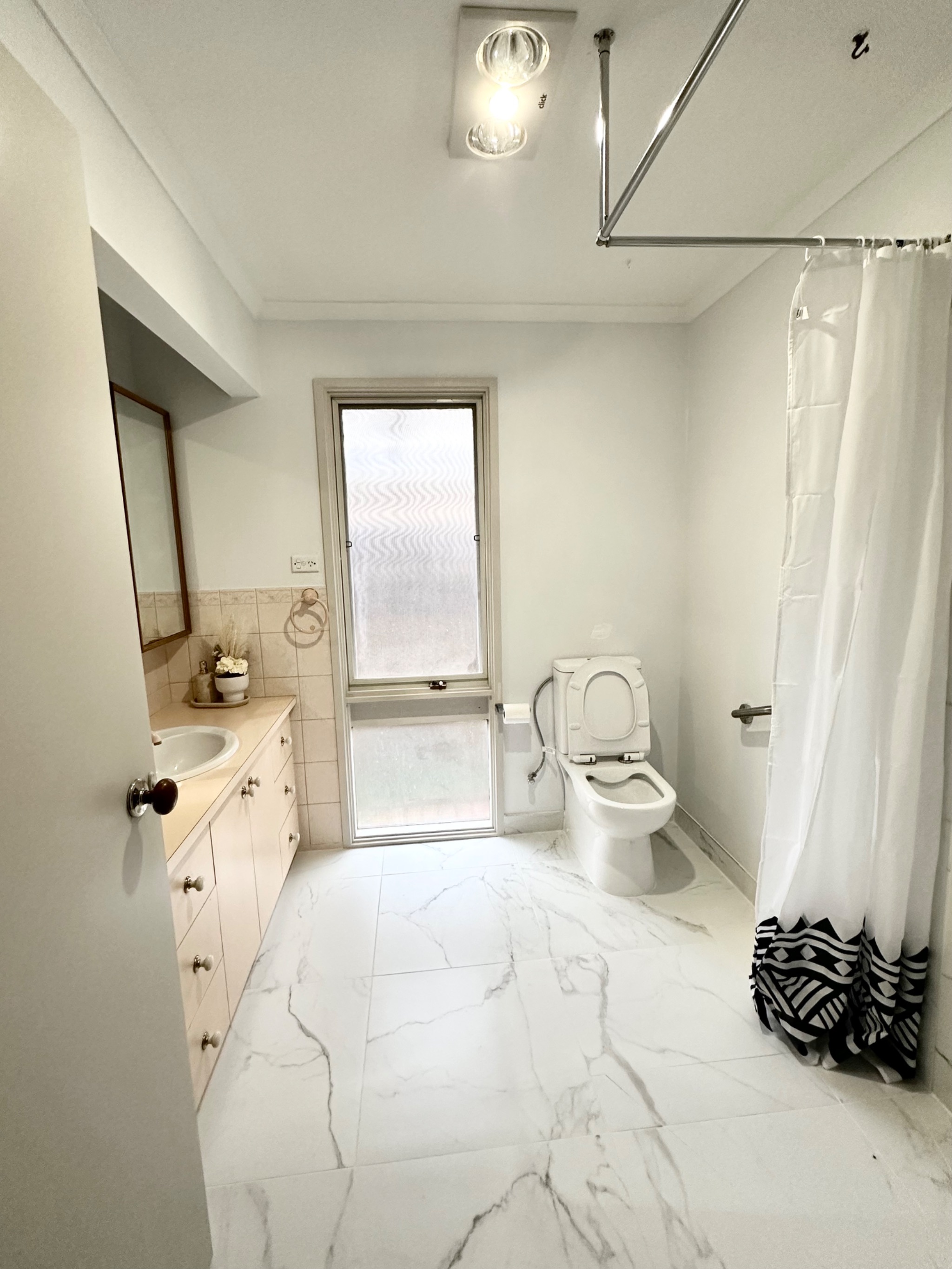 Fully accessible 4 bedroom house -5 mins walk to Westfield Knox Shopping Centre — Home image 11