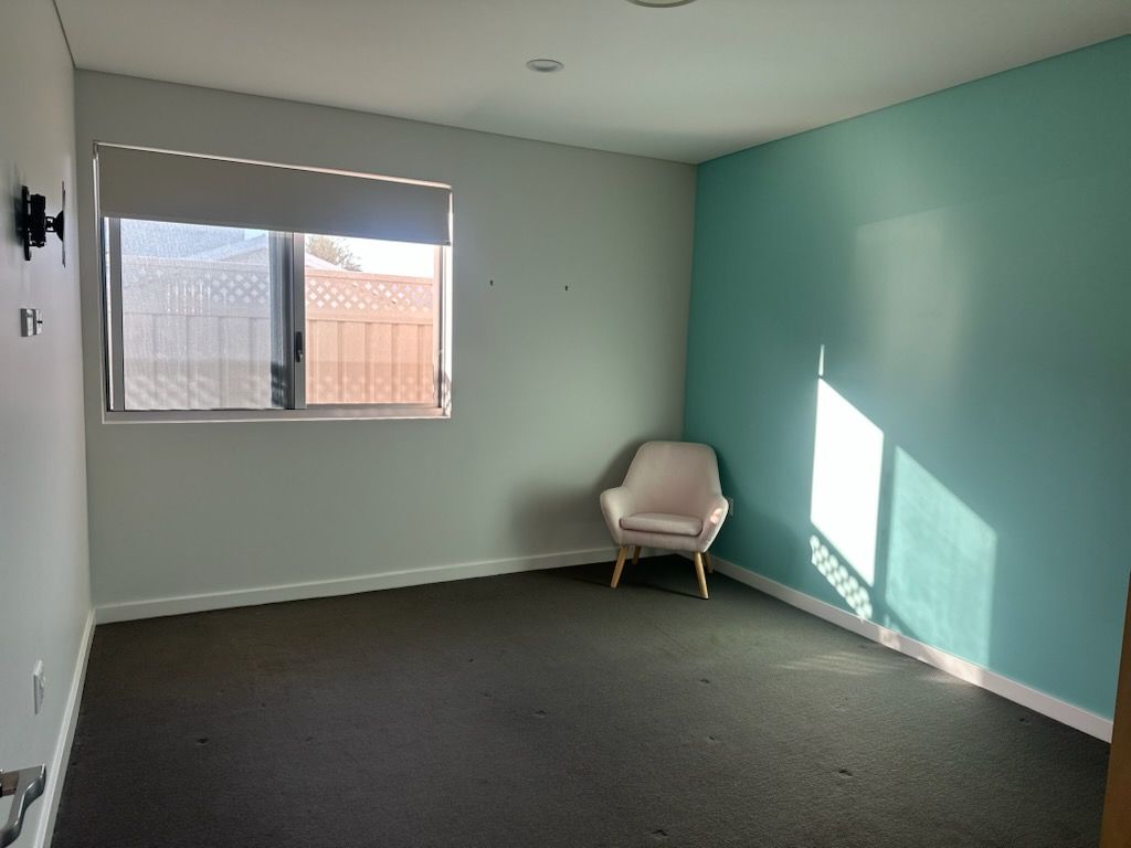 Waterfront views Accommodation - Booker Bay, Central Coast — Home image 2