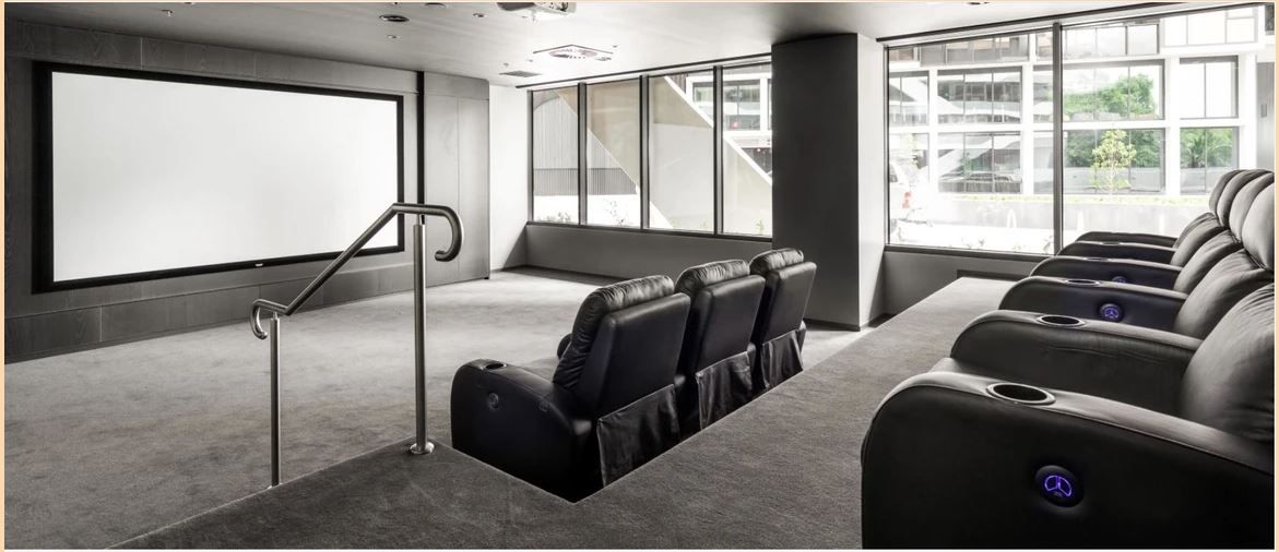 High-end wheelchair accessible apartment with stunning amenities — Home image 8