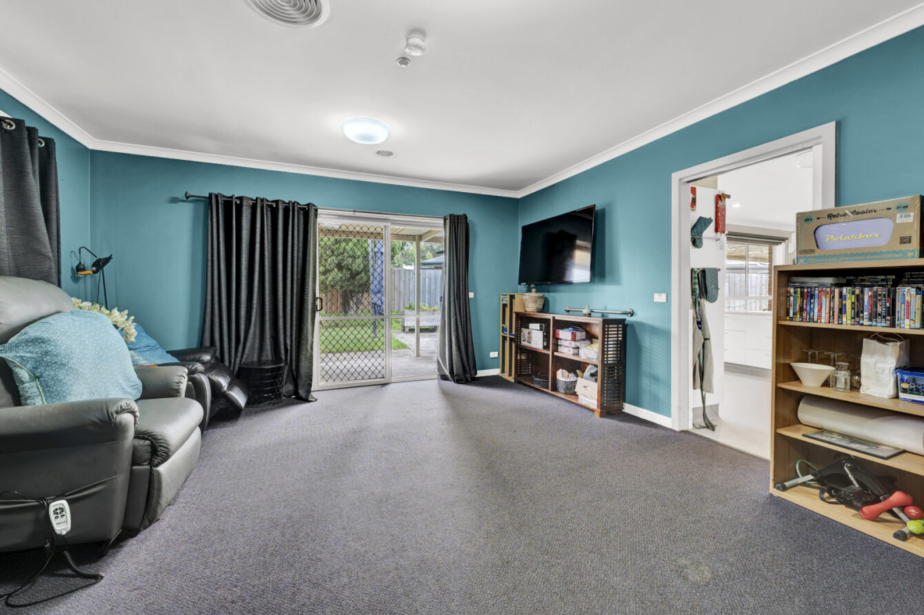 Turn your everyday into a holiday in this lively all male Bellfield home. — Home image 3