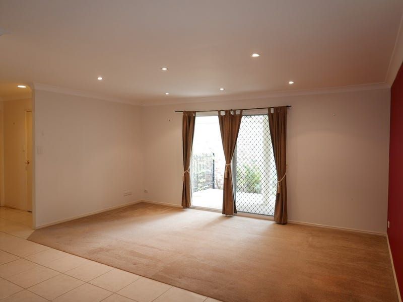 Great Property in Nice Area and Ideal Location  in Sunnybank Hills — Home image 3