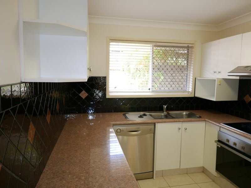 Great Property in Nice Area and Ideal Location  in Sunnybank Hills — Home image 4