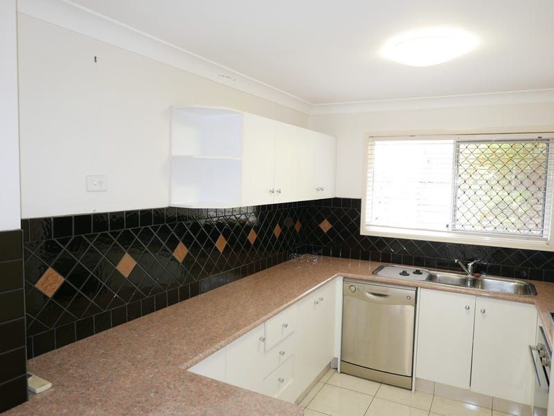 Great Property in Nice Area and Ideal Location  in Sunnybank Hills — Home image 7