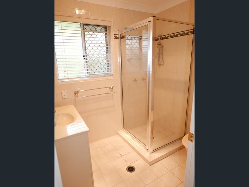 Great Property in Nice Area and Ideal Location  in Sunnybank Hills — Home image 10