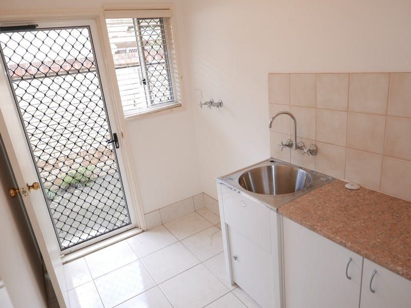 Great Property in Nice Area and Ideal Location  in Sunnybank Hills — Home image 18