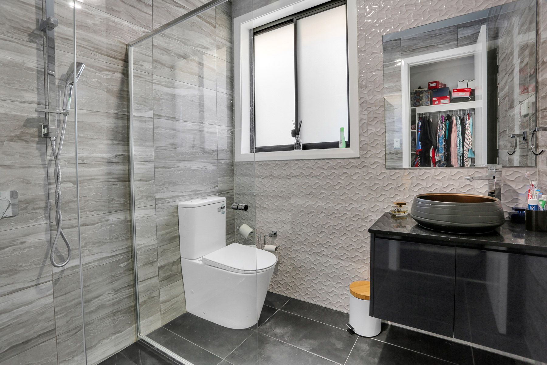Beautiful brand new wheelchair accessible home — Home image 5