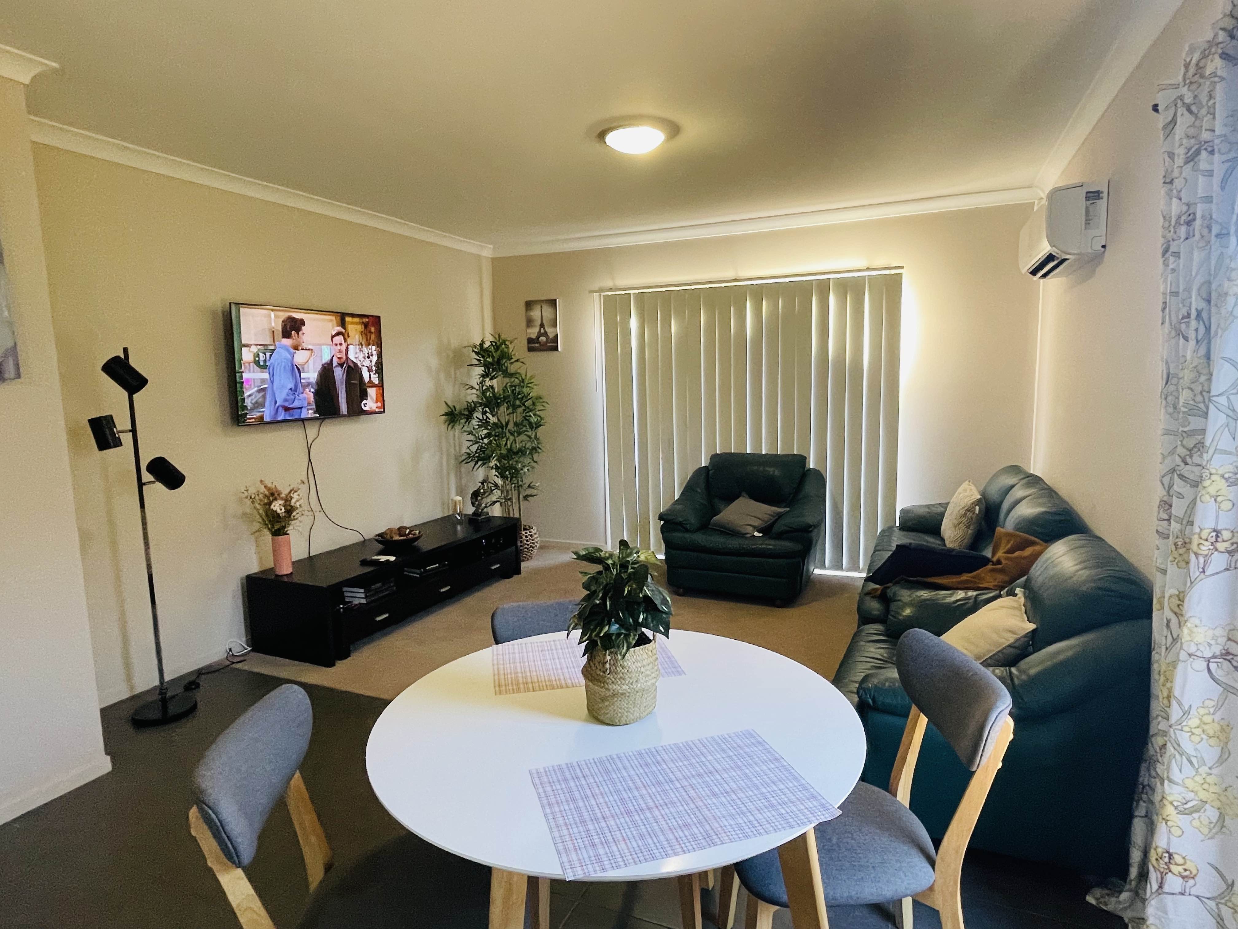 Beautifully furnished 3 bedroom house — Home image 2