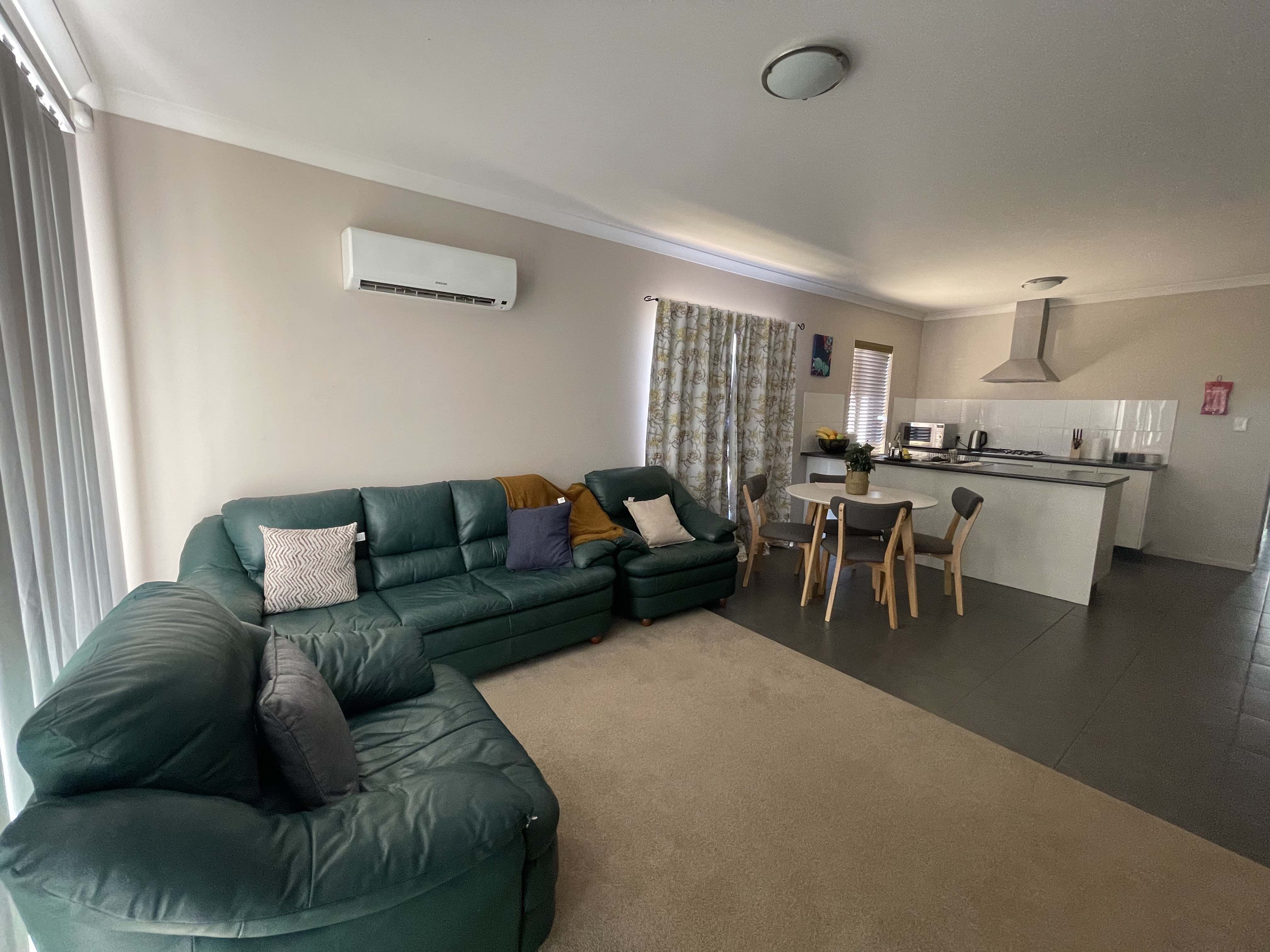 Beautifully furnished 3 bedroom house — Home image 4