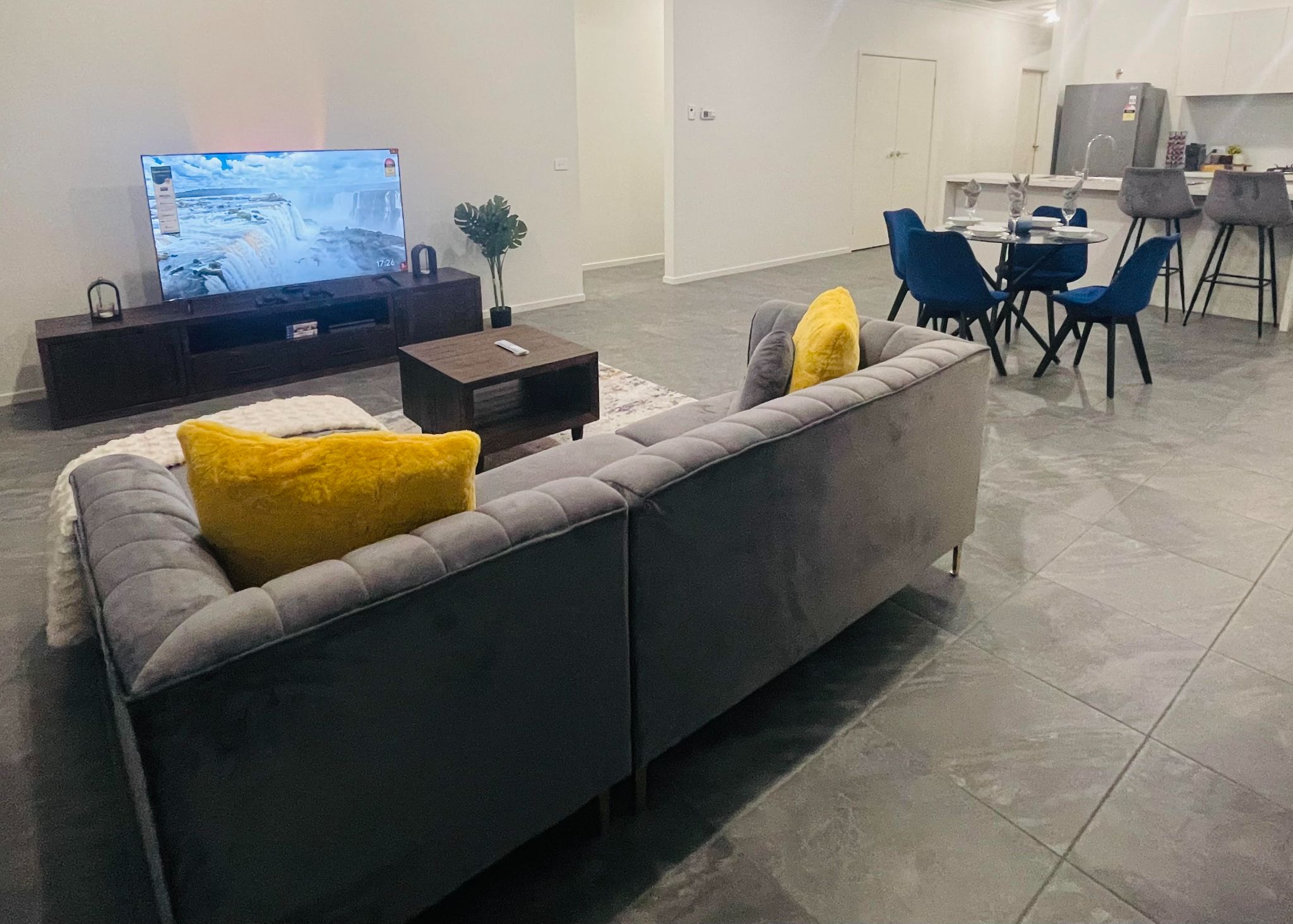 Fully Furnished Beautiful 5 bedroom single story house (511m²) — Home image 4