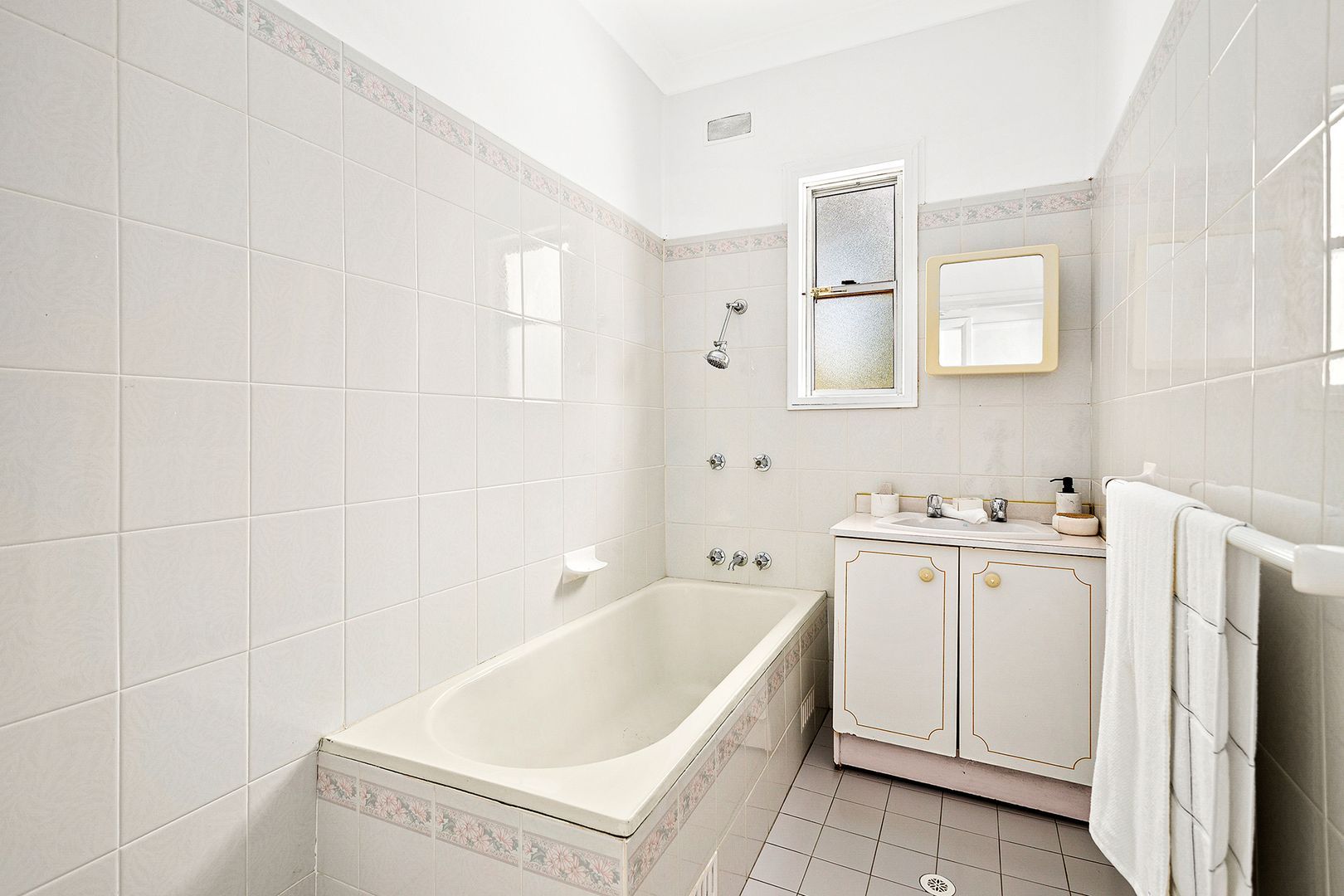 Lake Side Living - Berkley, Wollongong — Home image 2