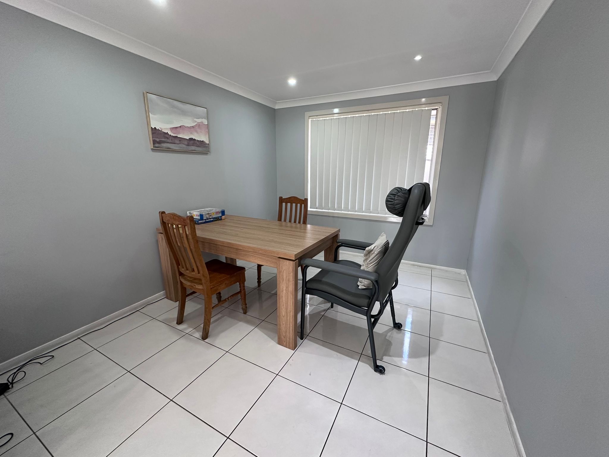 A modern and spacious SIL home with a lovely front and back garden. — Home image 2
