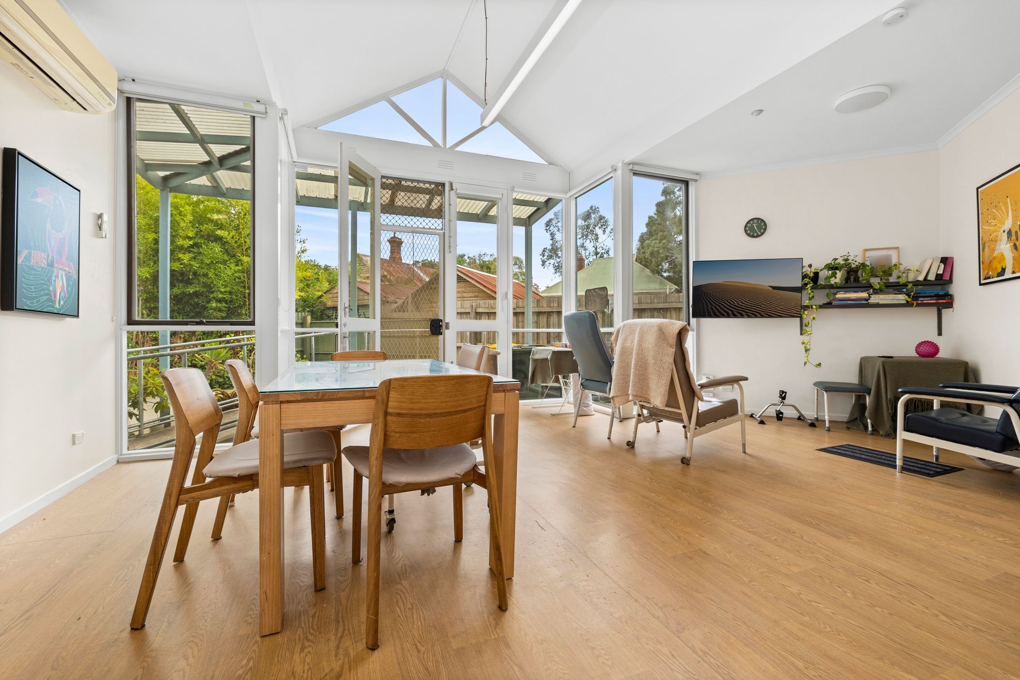 Stunning Victorian era home in Thornbury. — Home image 6