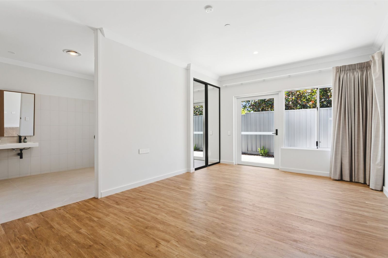 Luxury 3-bed Share Home AND Individual Villa in Highly Sought After Location. Disability Accommodation — Home image 7