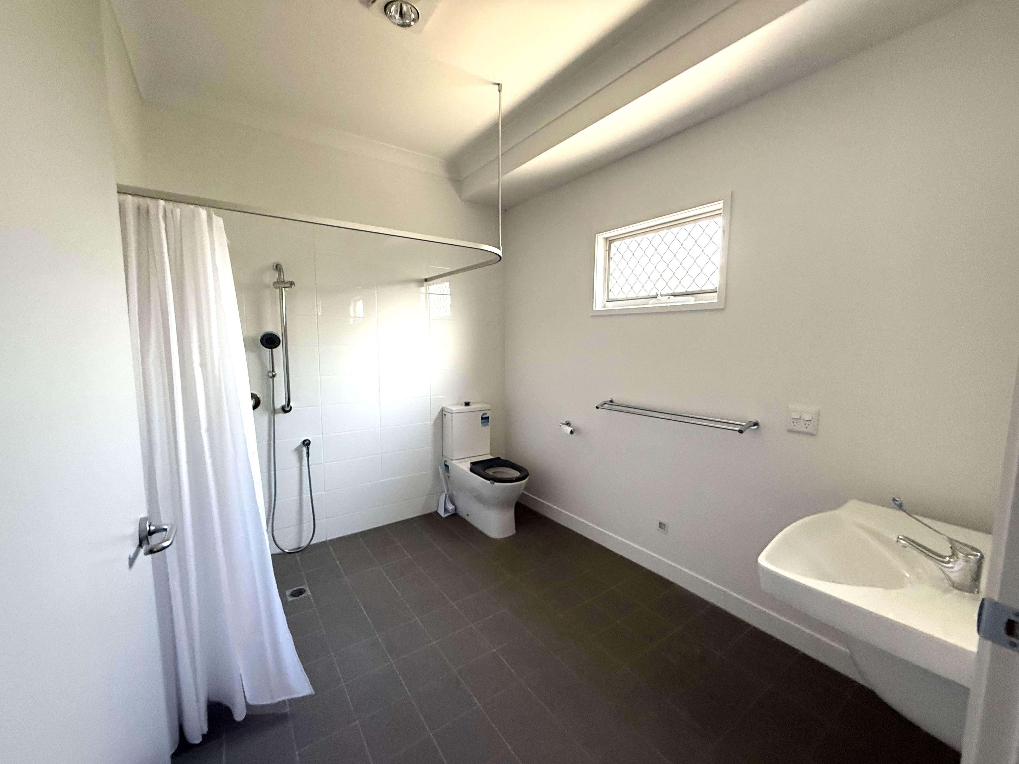 3 Bedroom home with OOA in Redbank Plains, Queensland — Home image 4