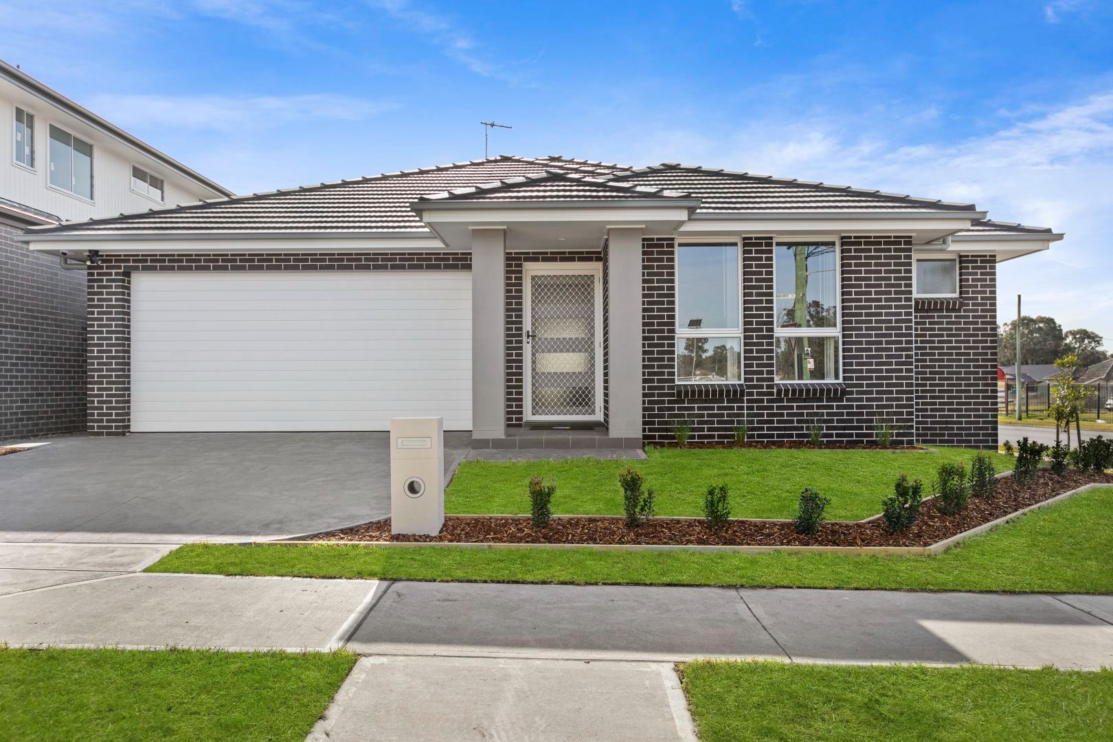 Bright Modern Home in Austral — Home image 2