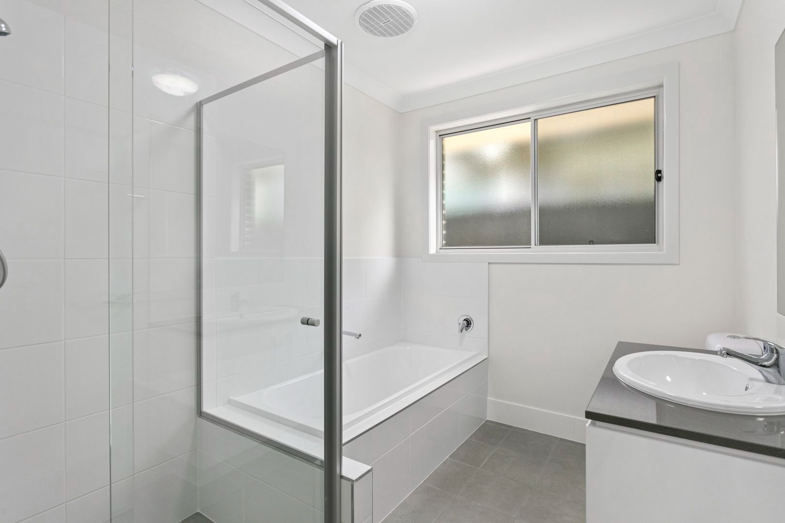 Bright Modern Home in Austral — Home image 4