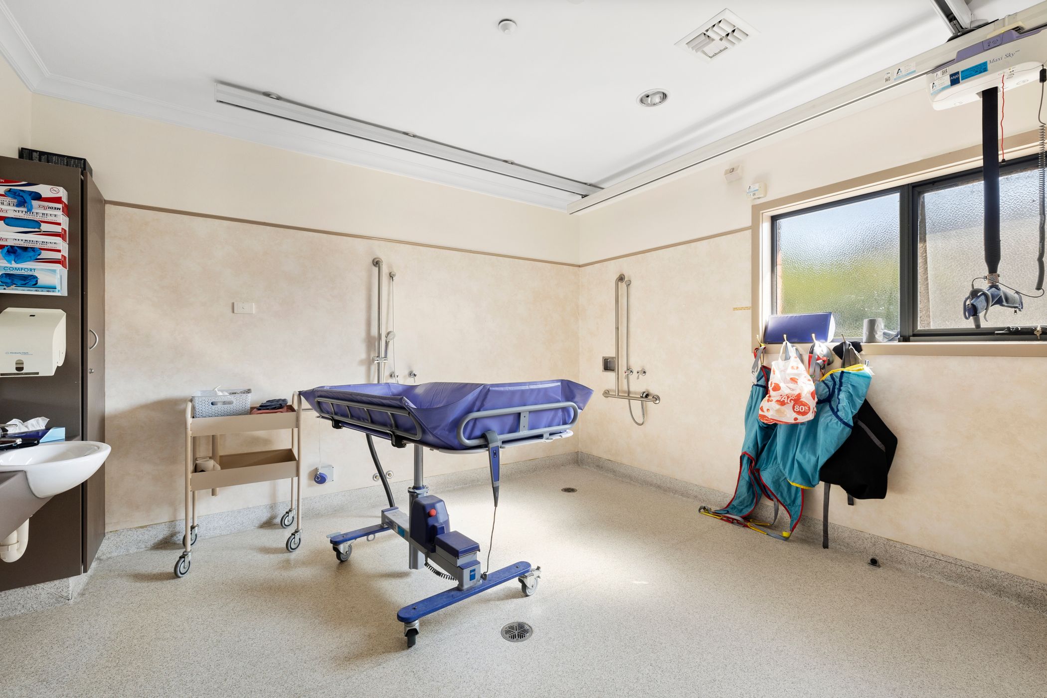 Group home in Hamlyn Heights with High Physical Support features — Home image 10