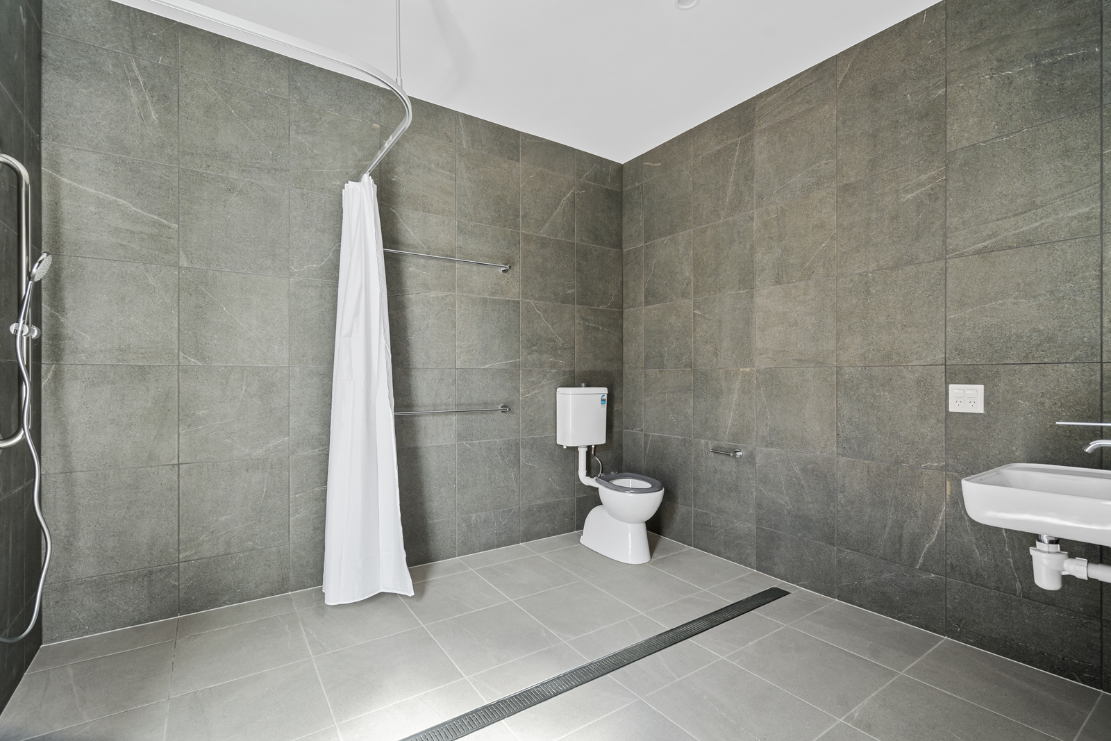 REDLAND BAY, QLD – HIGH PHYSICAL SUPPORT — Home image 3