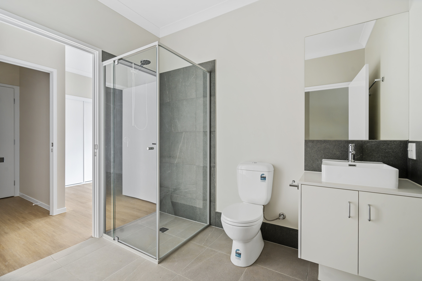 REDLAND BAY, QLD – HIGH PHYSICAL SUPPORT — Home image 4